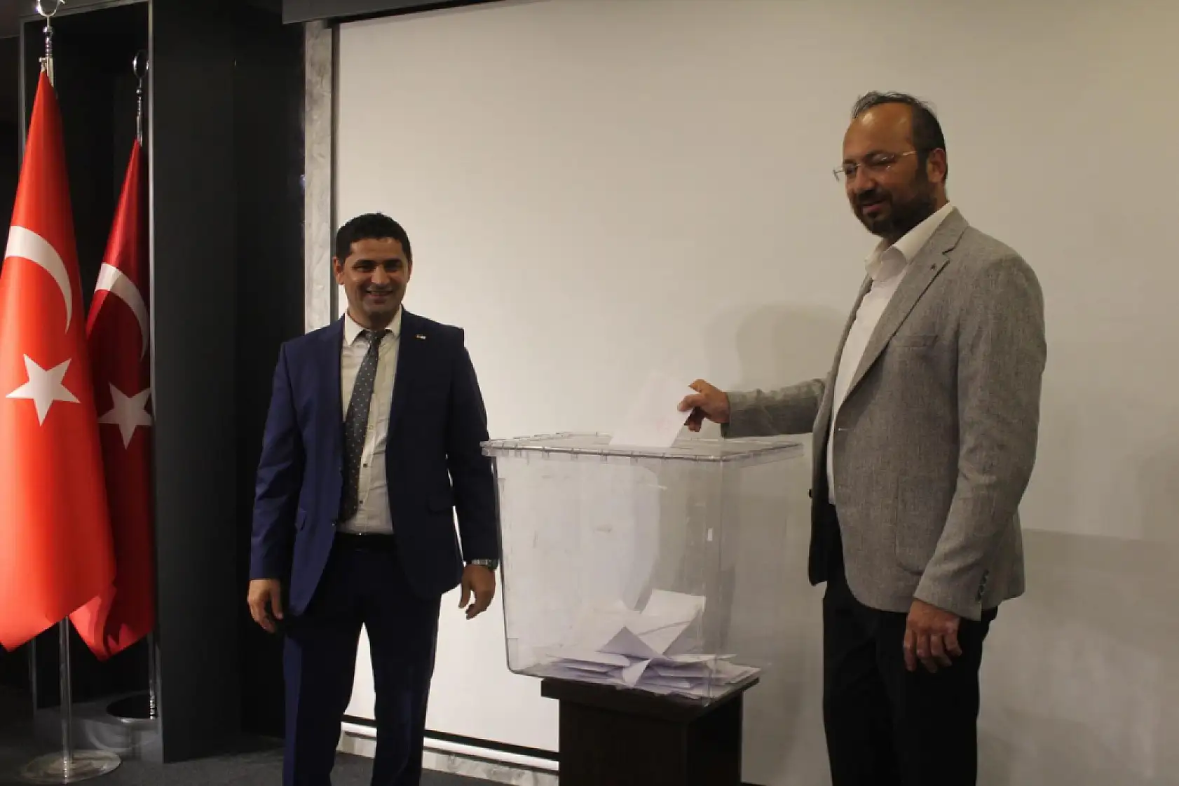 Kızılay Fethiye Şubesi'nde Burhanettin Tuna güven tazeledi