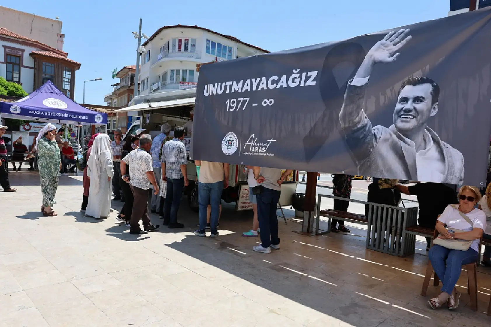 Muğla Büyükşehir Belediyesi'nden Ferdi Zeyrek Anısına Lokma Hayrı