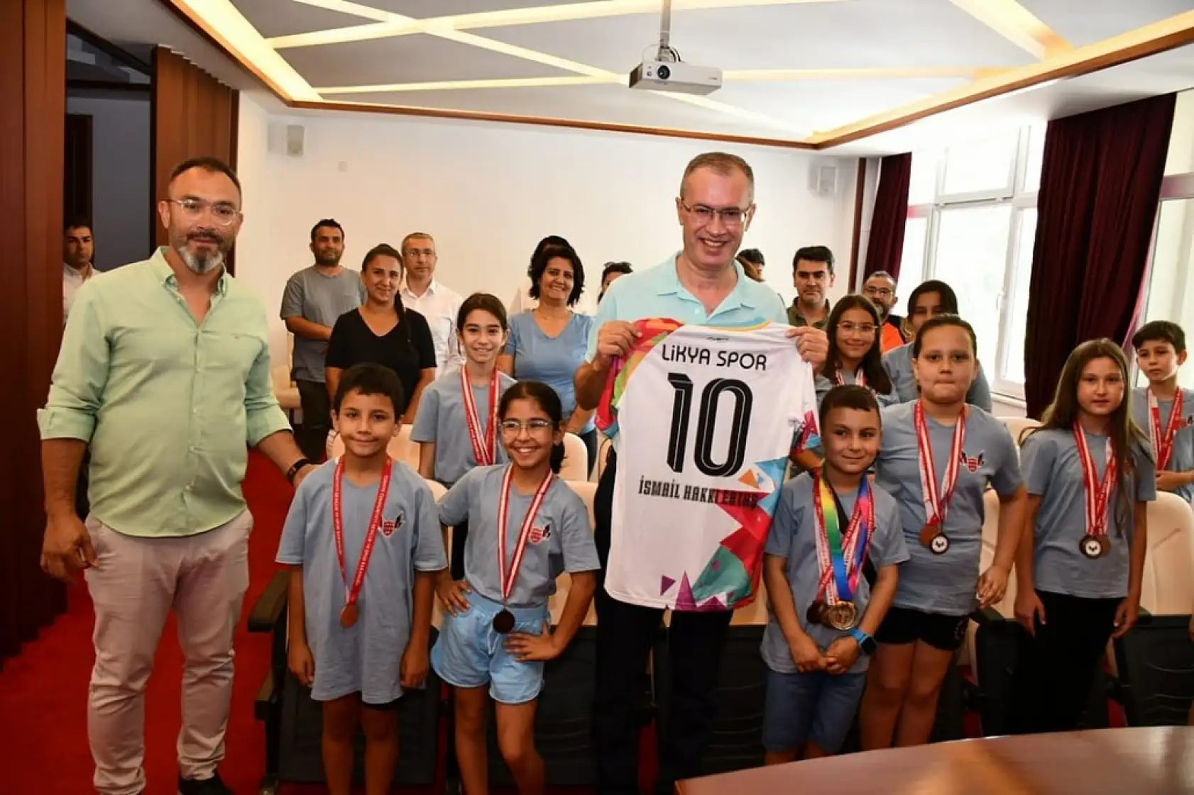 Likya Spor Kulübü Yüzme Takımı'ndan Kaymakam Ertaş'a Ziyaret