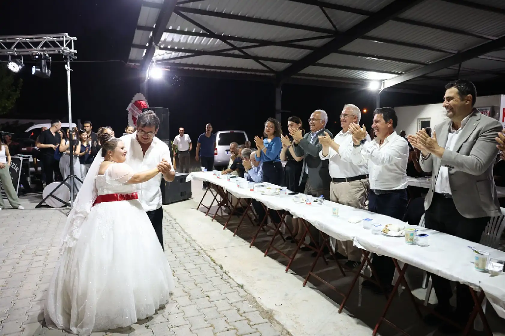 Kalpleri Isıtan Şenlik: Muğla Büyükşehir Nilay'ın Sevincine Ortak Oldu