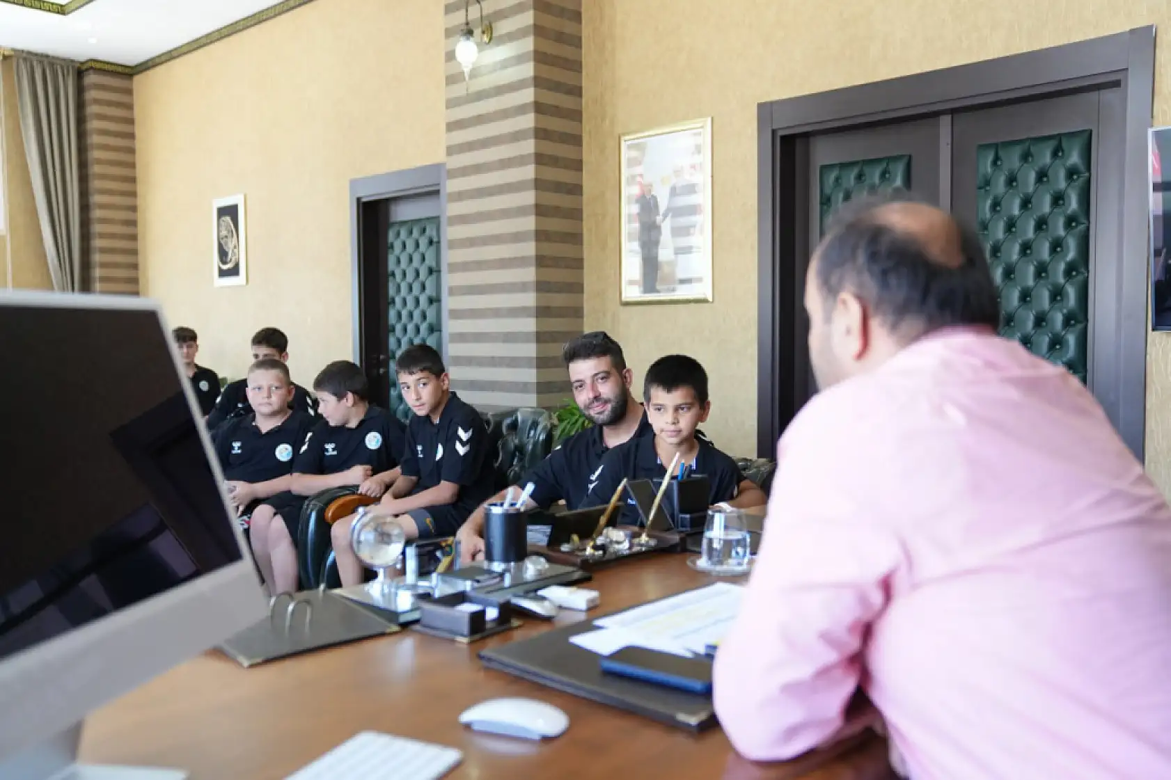 Başkan Akdenizli Kırkpınar Öncesi Genç Güreşçilere Moral Depoladı
