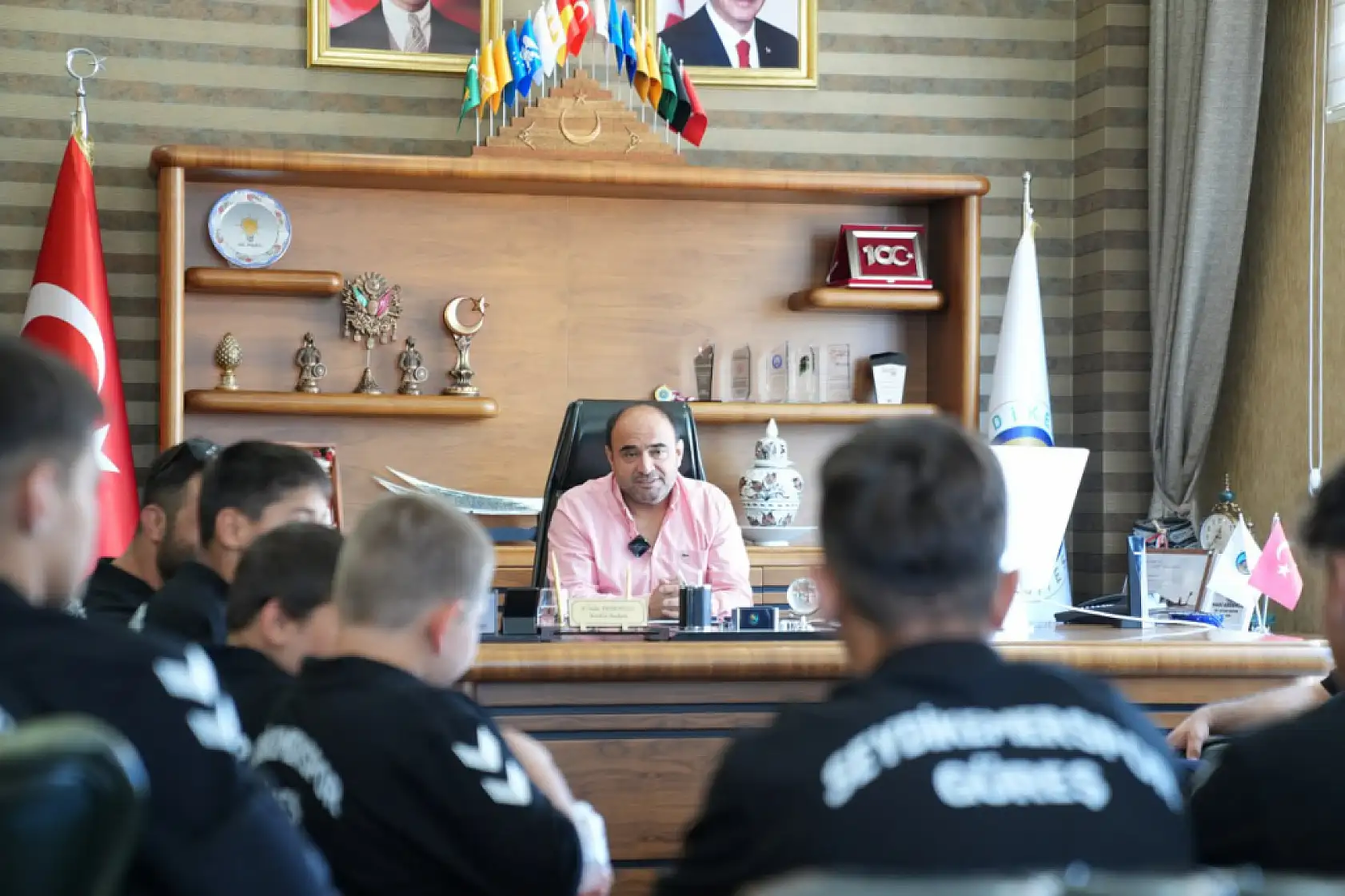 Başkan Akdenizli Kırkpınar Öncesi Genç Güreşçilere Moral Depoladı