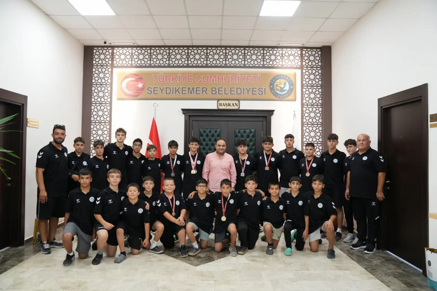 Başkan Akdenizli Kırkpınar Öncesi Genç Güreşçilere Moral Depoladı