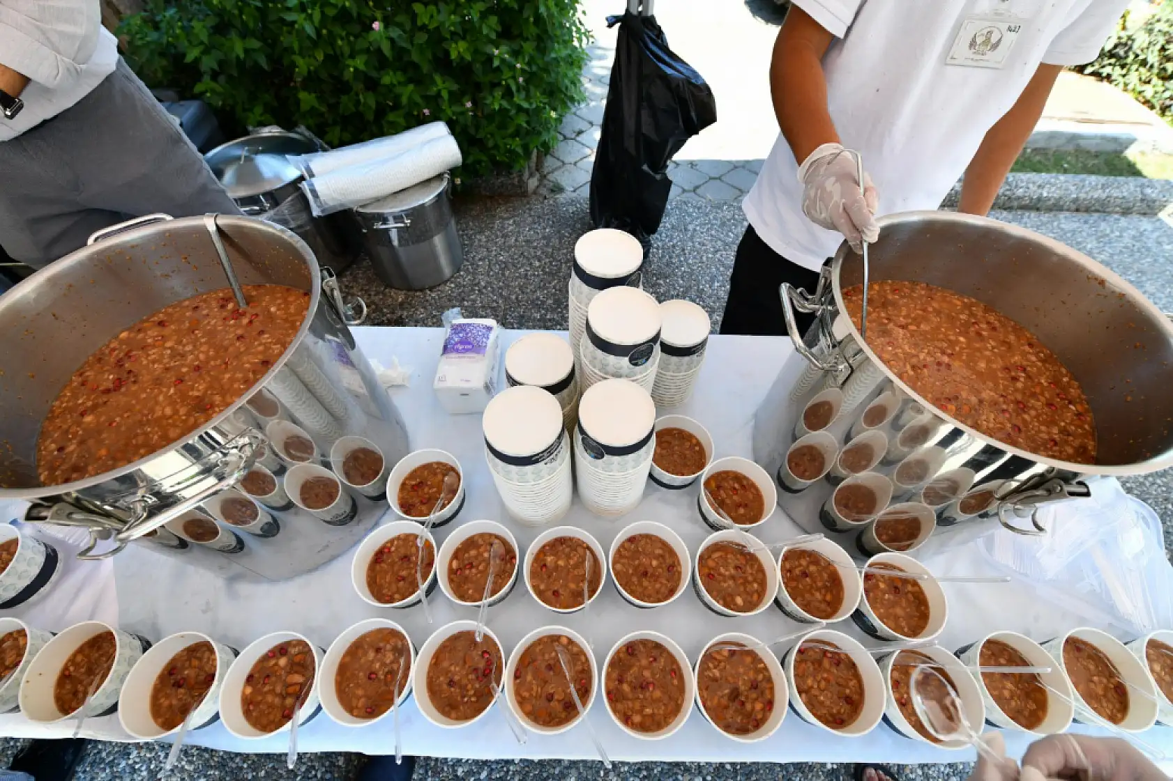 Fethiye Belediyesi'nden aşure ikramı