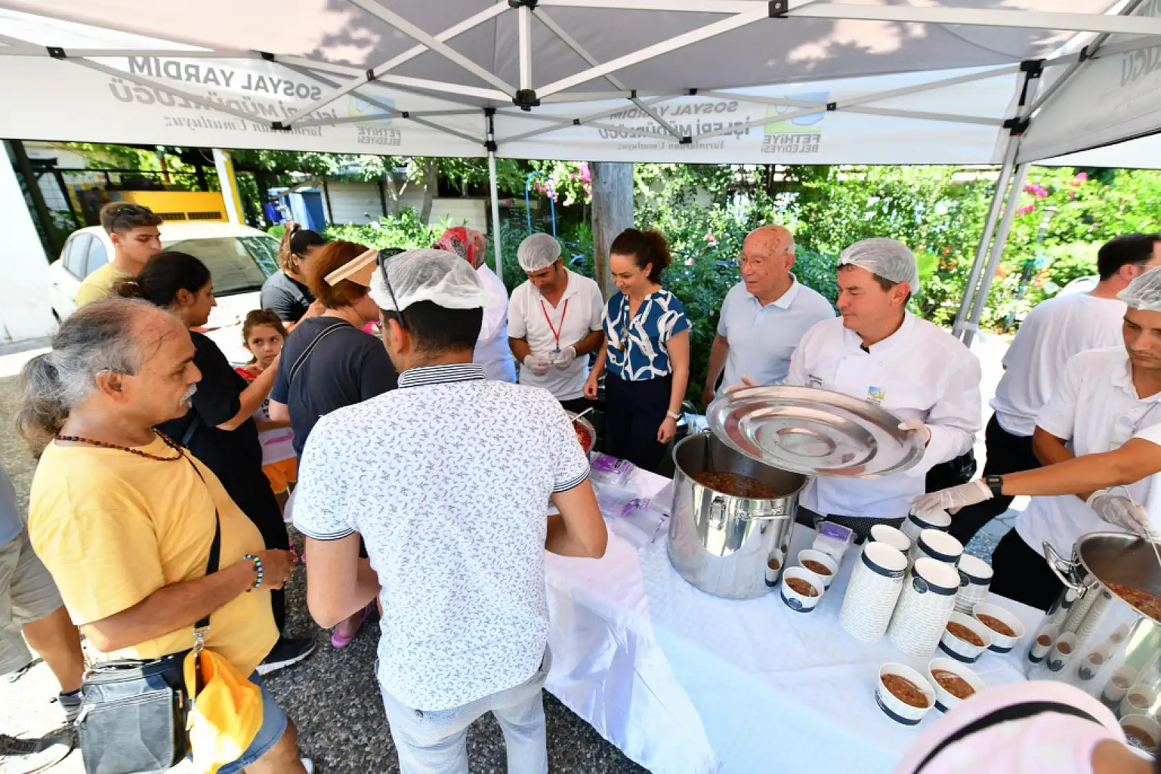Fethiye Belediyesi'nden aşure ikramı
