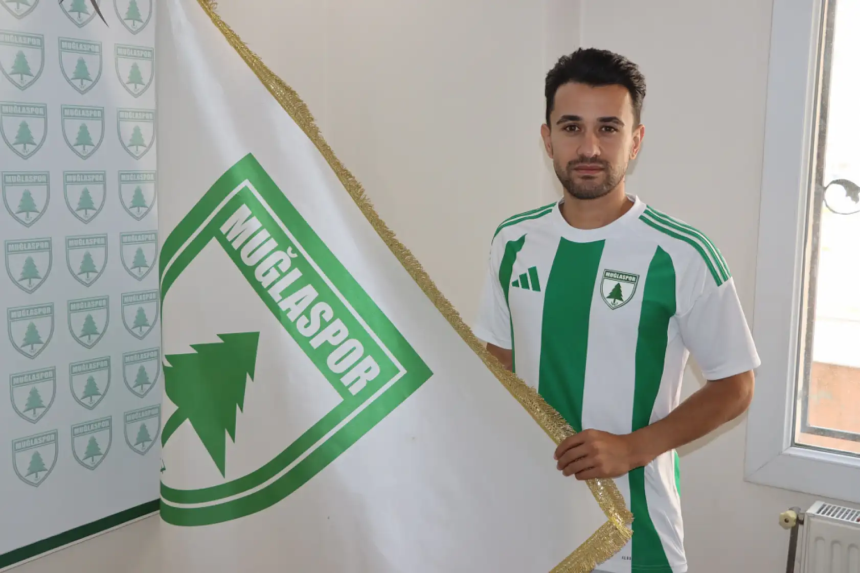 Yiğitali Bayrak Muğlaspor'da