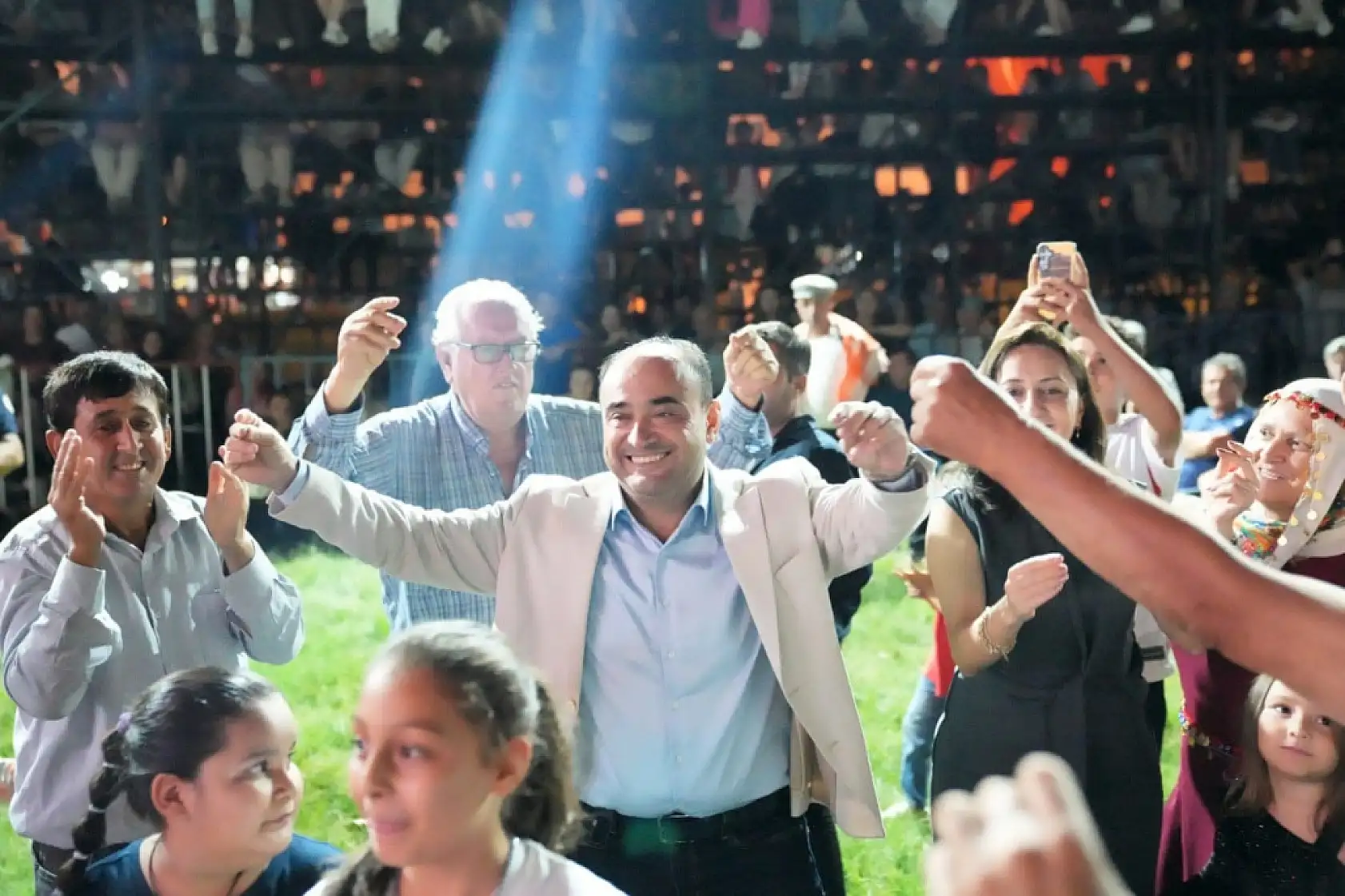 Seki Zümrüt Çayırında Alişan Rüzgarı Esti