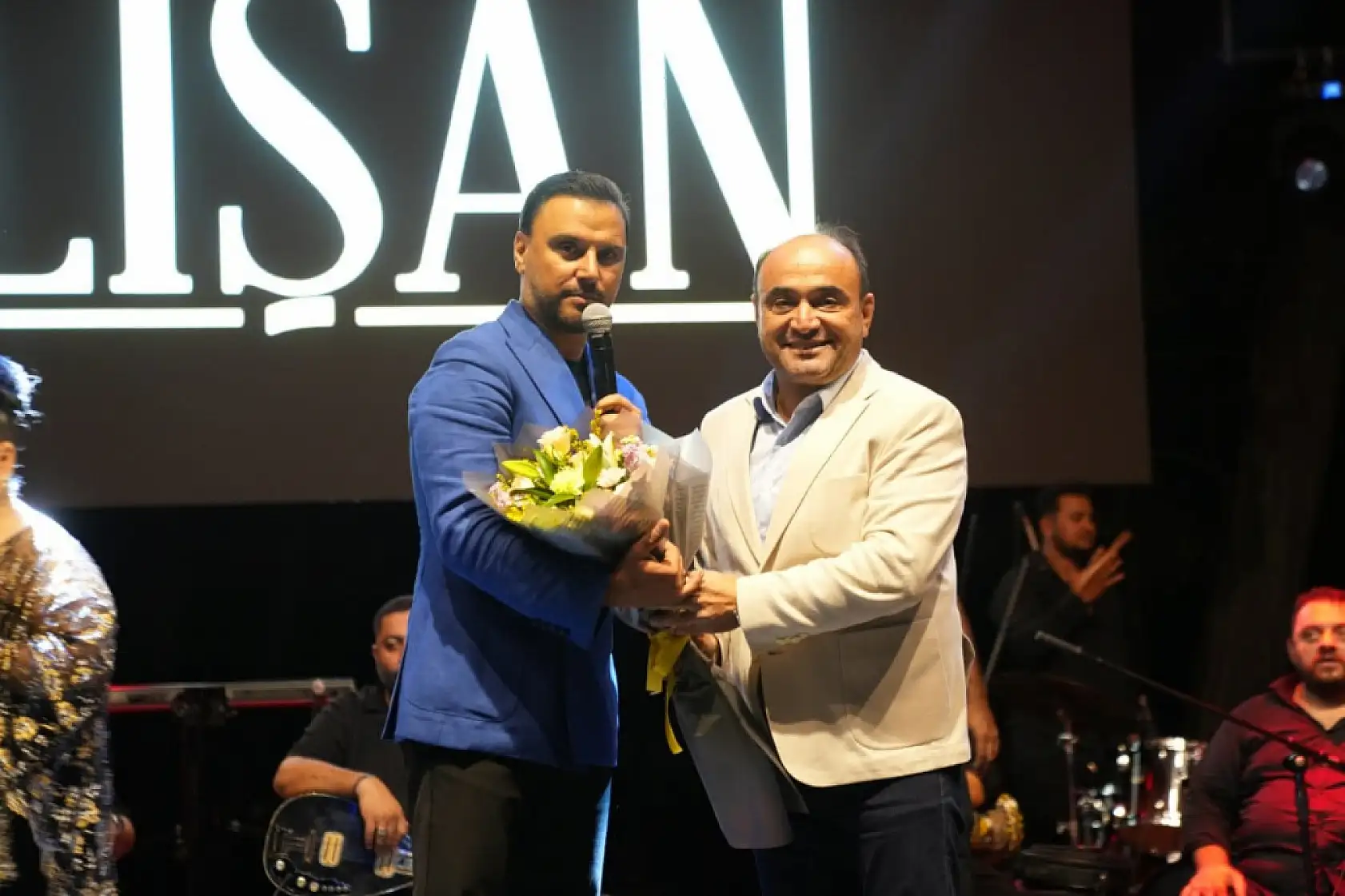 Seki Zümrüt Çayırında Alişan Rüzgarı Esti