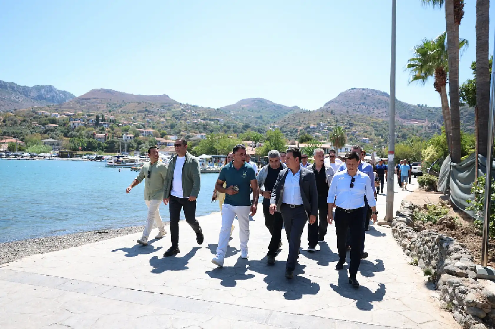 Başkan Aras Marmaris'te Vatandaşlarla Bir Araya Geldi