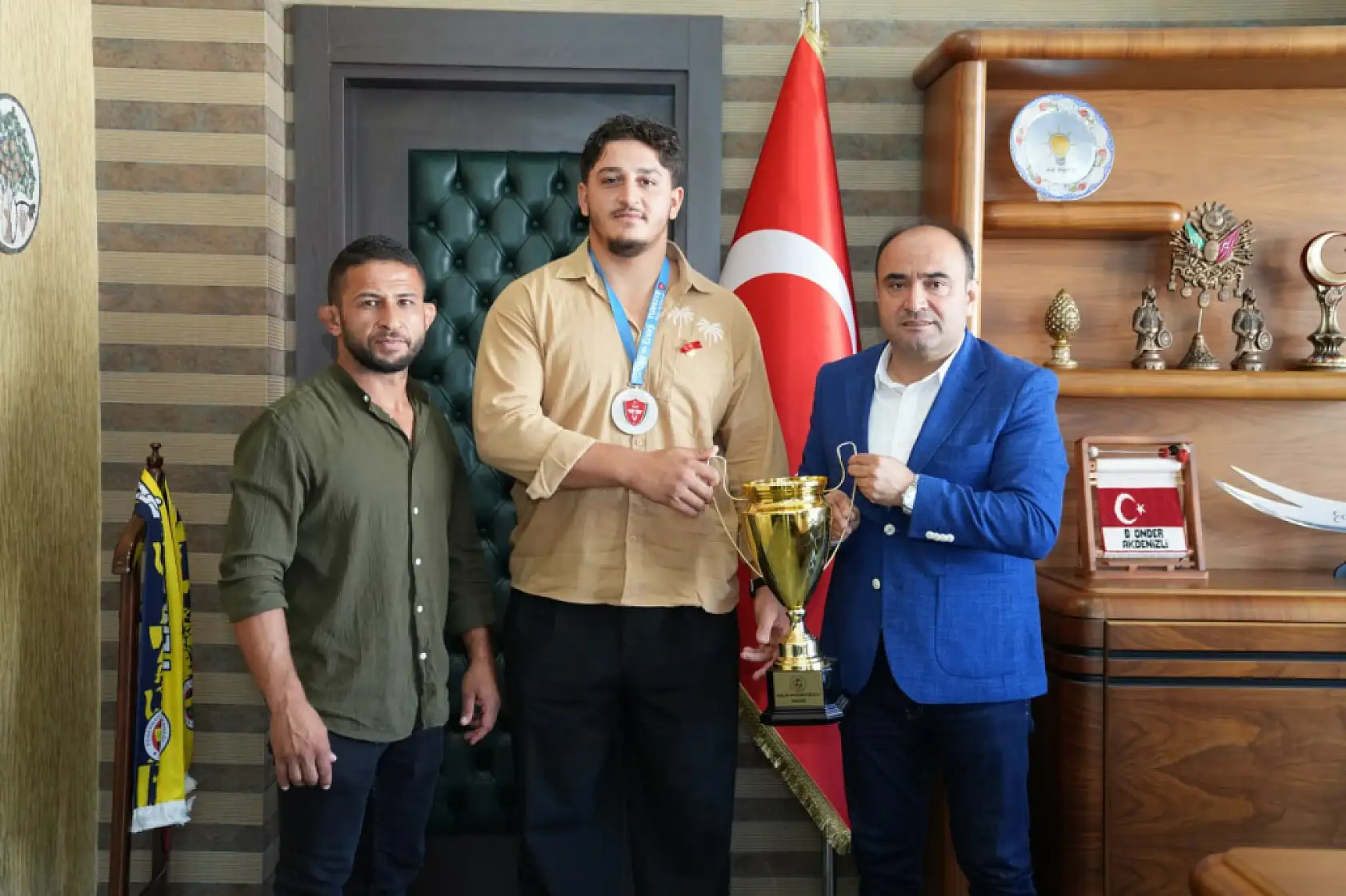 Dualı Çayırların Şampiyonu Ve Atom Karıncasından Başkan Akdenizli'ye Ziyaret