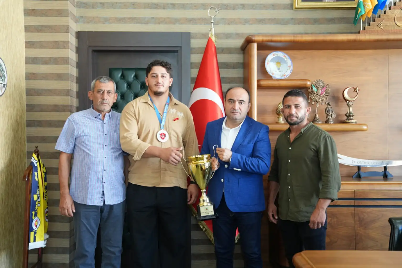 Dualı Çayırların Şampiyonu Ve Atom Karıncasından Başkan Akdenizli'ye Ziyaret