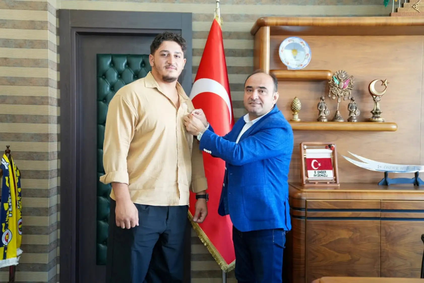 Dualı Çayırların Şampiyonu Ve Atom Karıncasından Başkan Akdenizli'ye Ziyaret