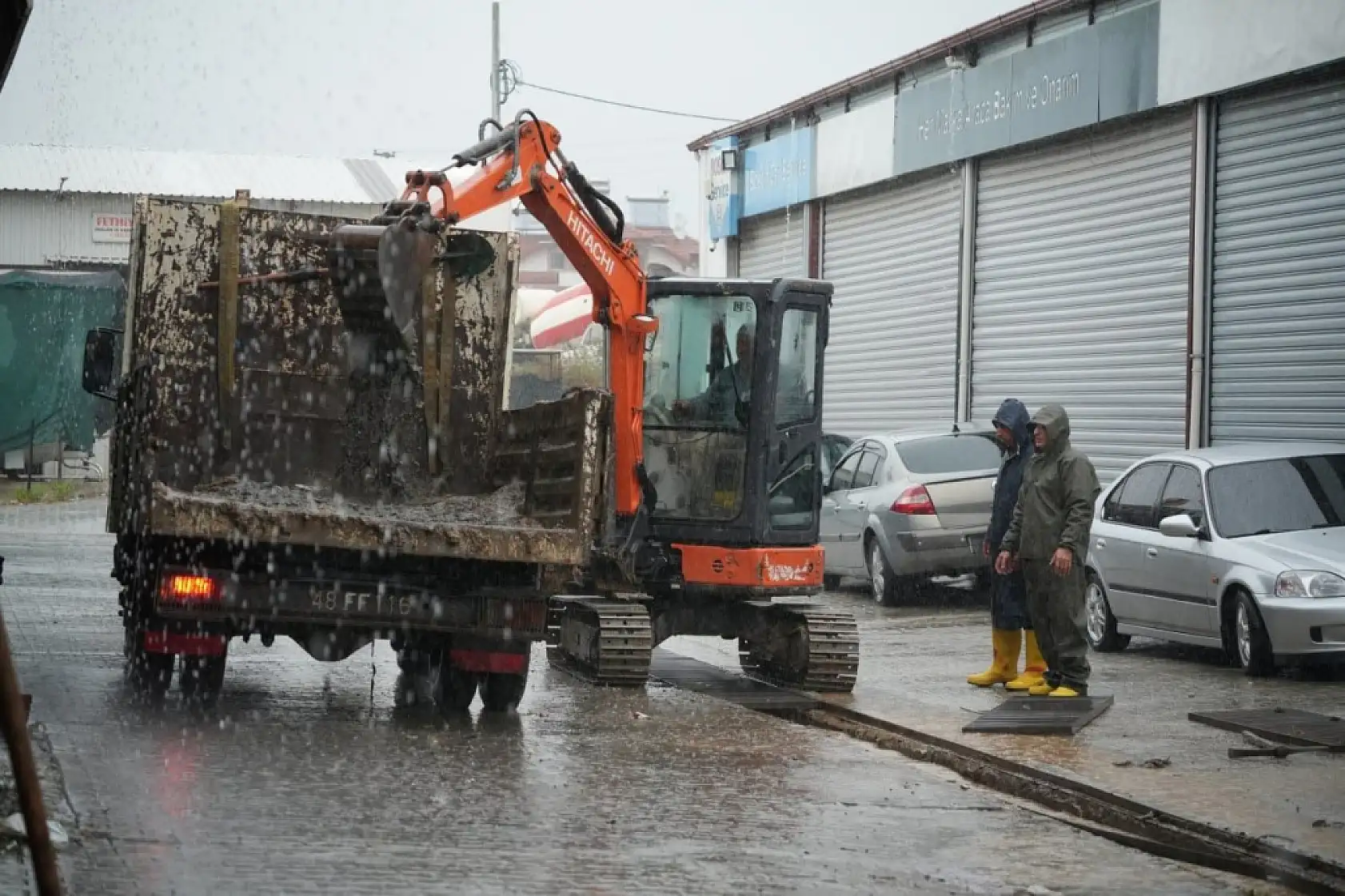 Seydikemer'de Yağmur Alarmı: Belediye Ekipleri Teyakkuzda