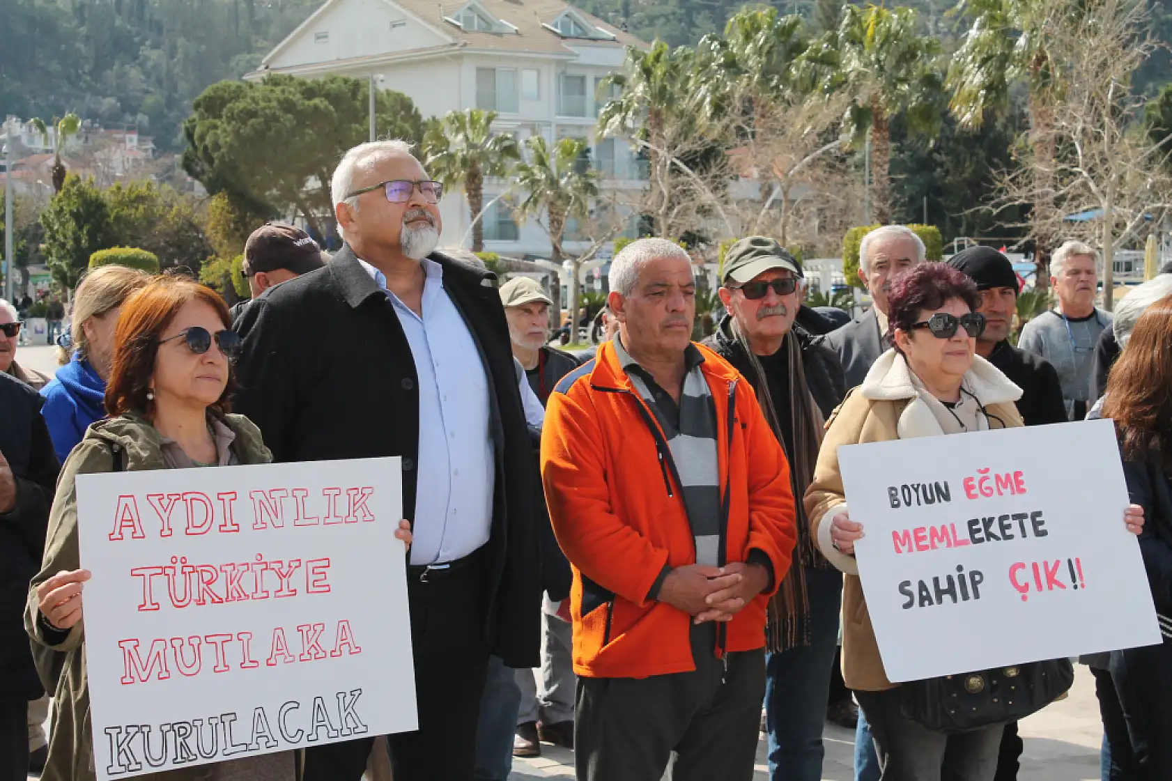 Fethiye'de 'Laik Eğitim, Laik Cumhuriyet İstiyoruz' Sloganıyla Yürüdüler