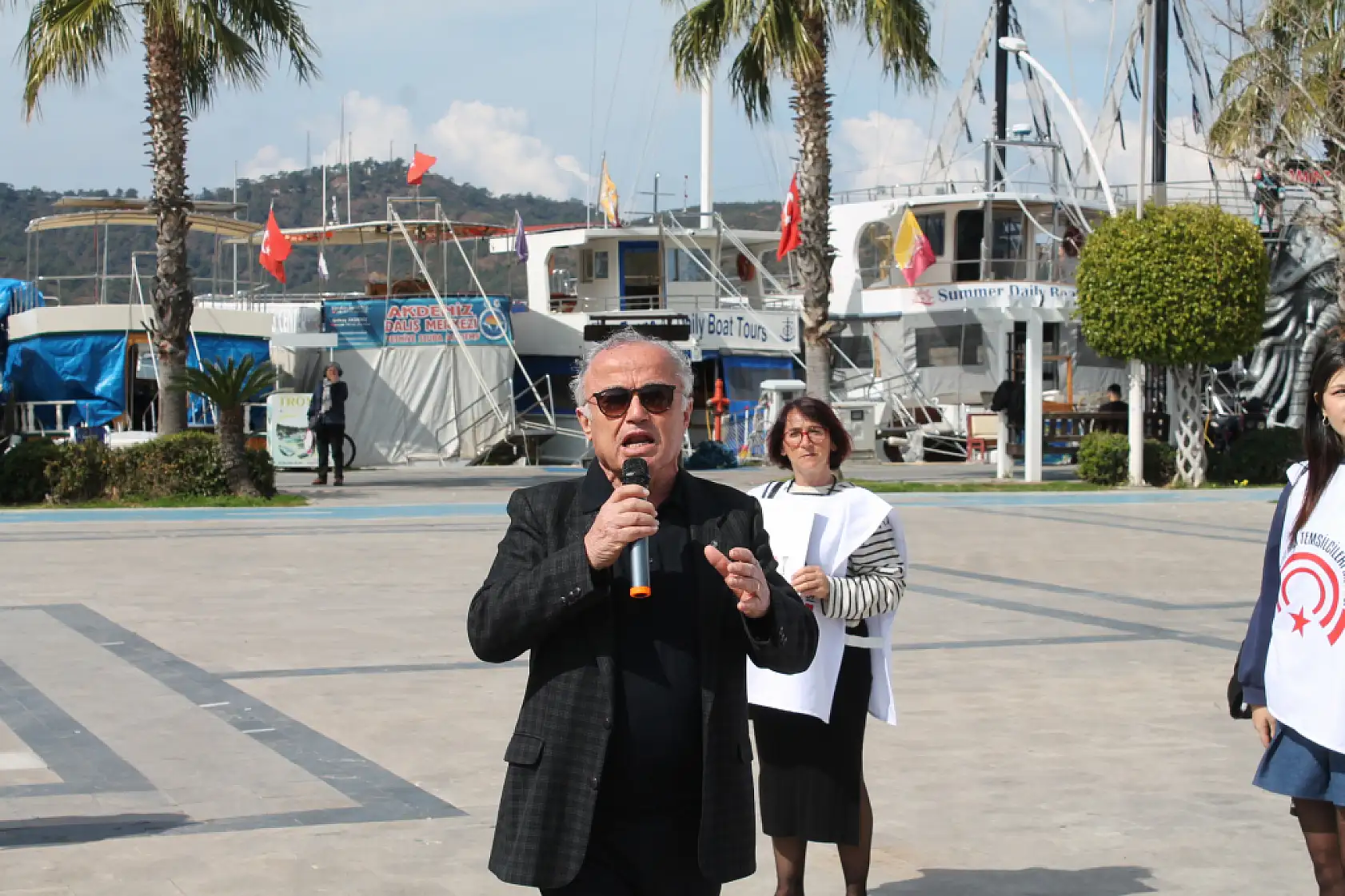 Fethiye'de 'Laik Eğitim, Laik Cumhuriyet İstiyoruz' Sloganıyla Yürüdüler