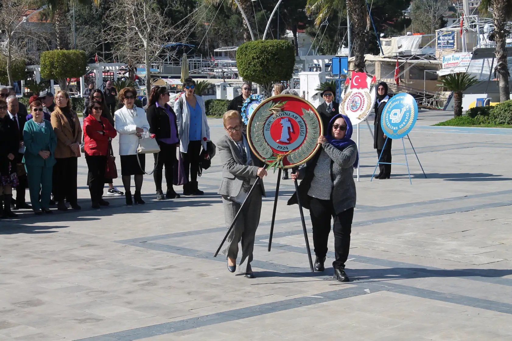 Fethiye'de 8 Mart Dünya Kadınlar Günü Çelenk Töreniyle kutlandı