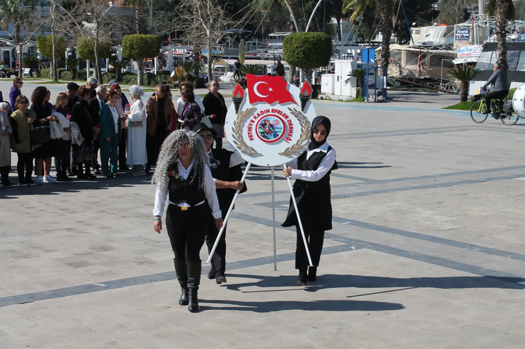 Fethiye'de 8 Mart Dünya Kadınlar Günü Çelenk Töreniyle kutlandı