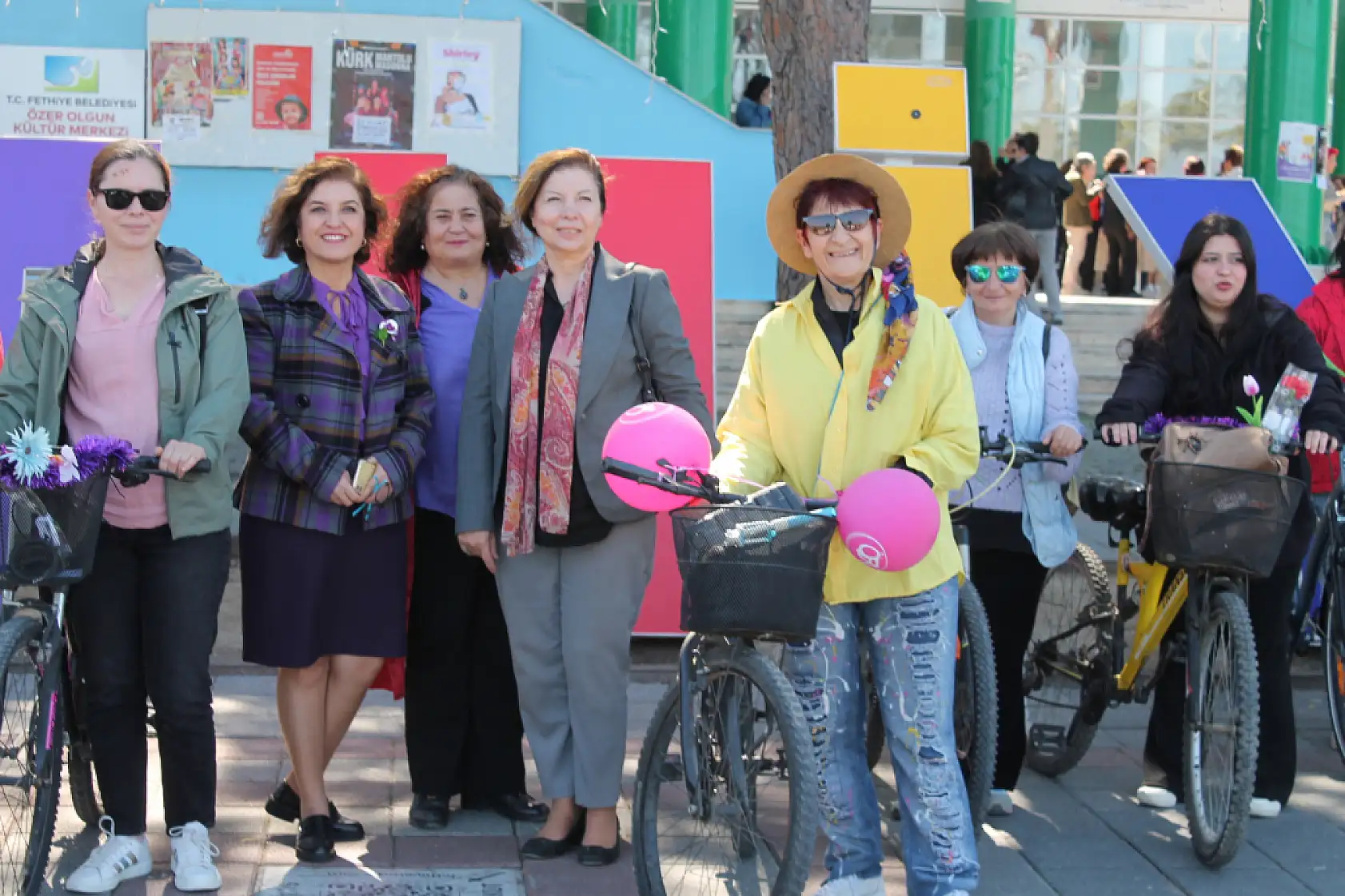 Fethiye'de 8 Mart Dünya Kadınlar Günü'nde Pedal Çevirdiler