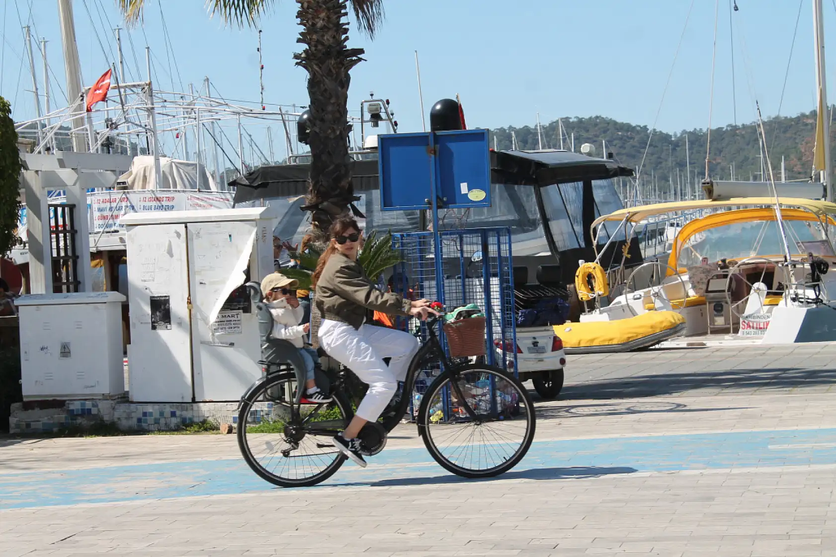 Fethiye'de 8 Mart Dünya Kadınlar Günü'nde Pedal Çevirdiler