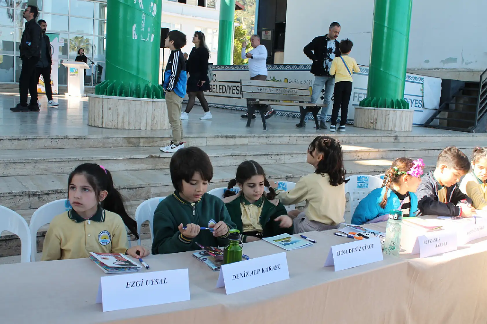 Fethiye'de Minik Kalemler imza günü düzenlendi