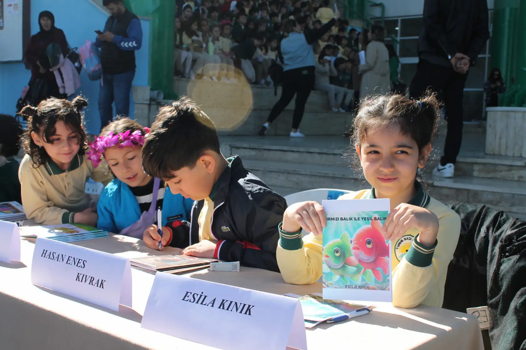Fethiye'de Minik Kalemler imza günü düzenlendi