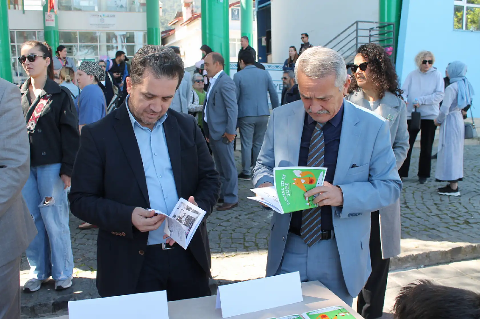 Fethiye'de Minik Kalemler imza günü düzenlendi