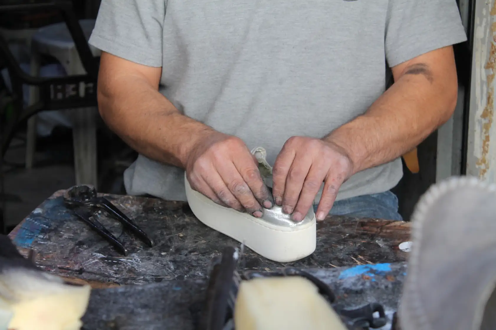 Fethiye'de ayakkabı tamircisi Uysal, 'Mesleğin geleceği tehlikede'