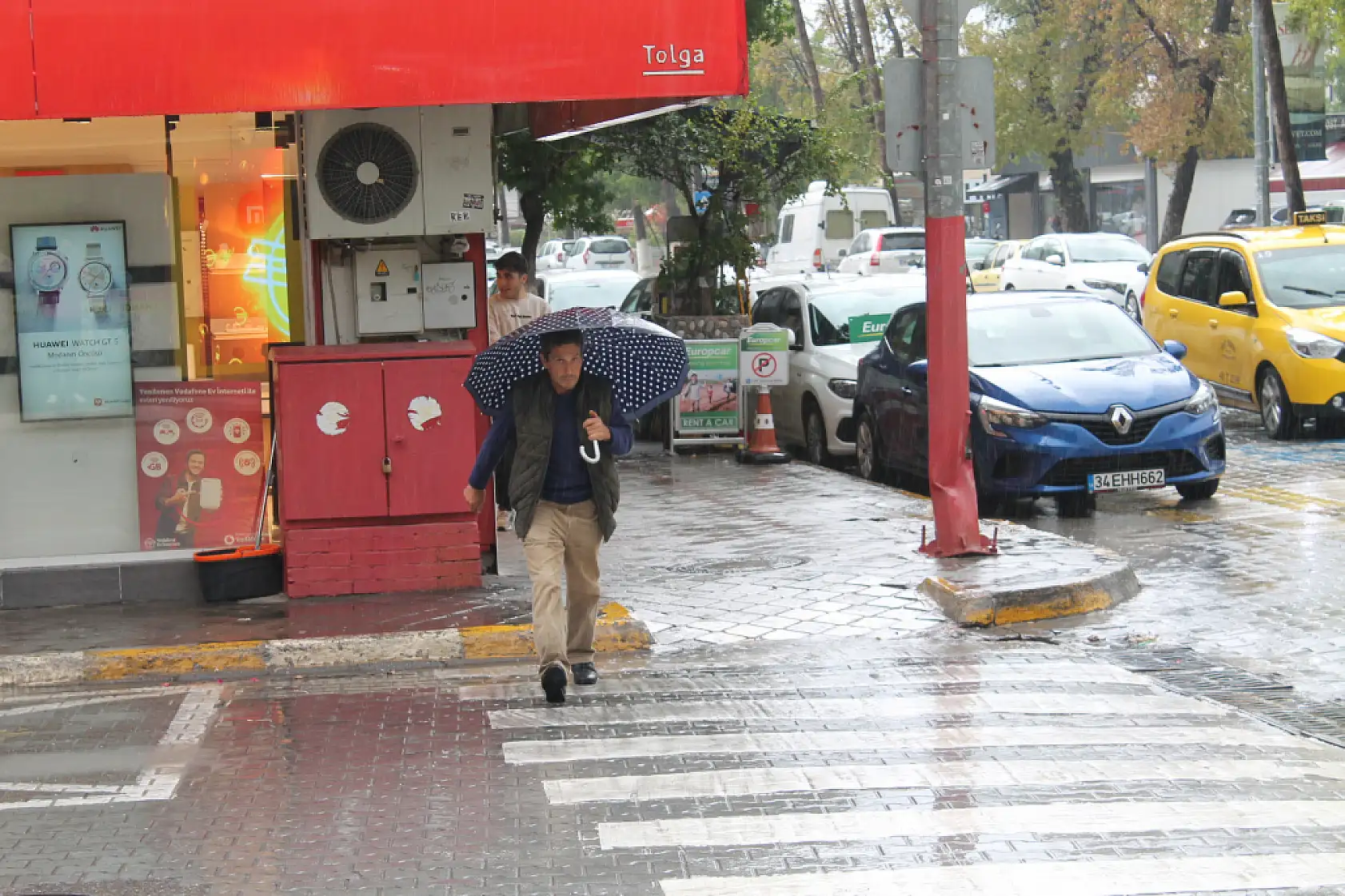Fethiye'de Kış Kendini Sağanak Yağışlarla Hissettirdi