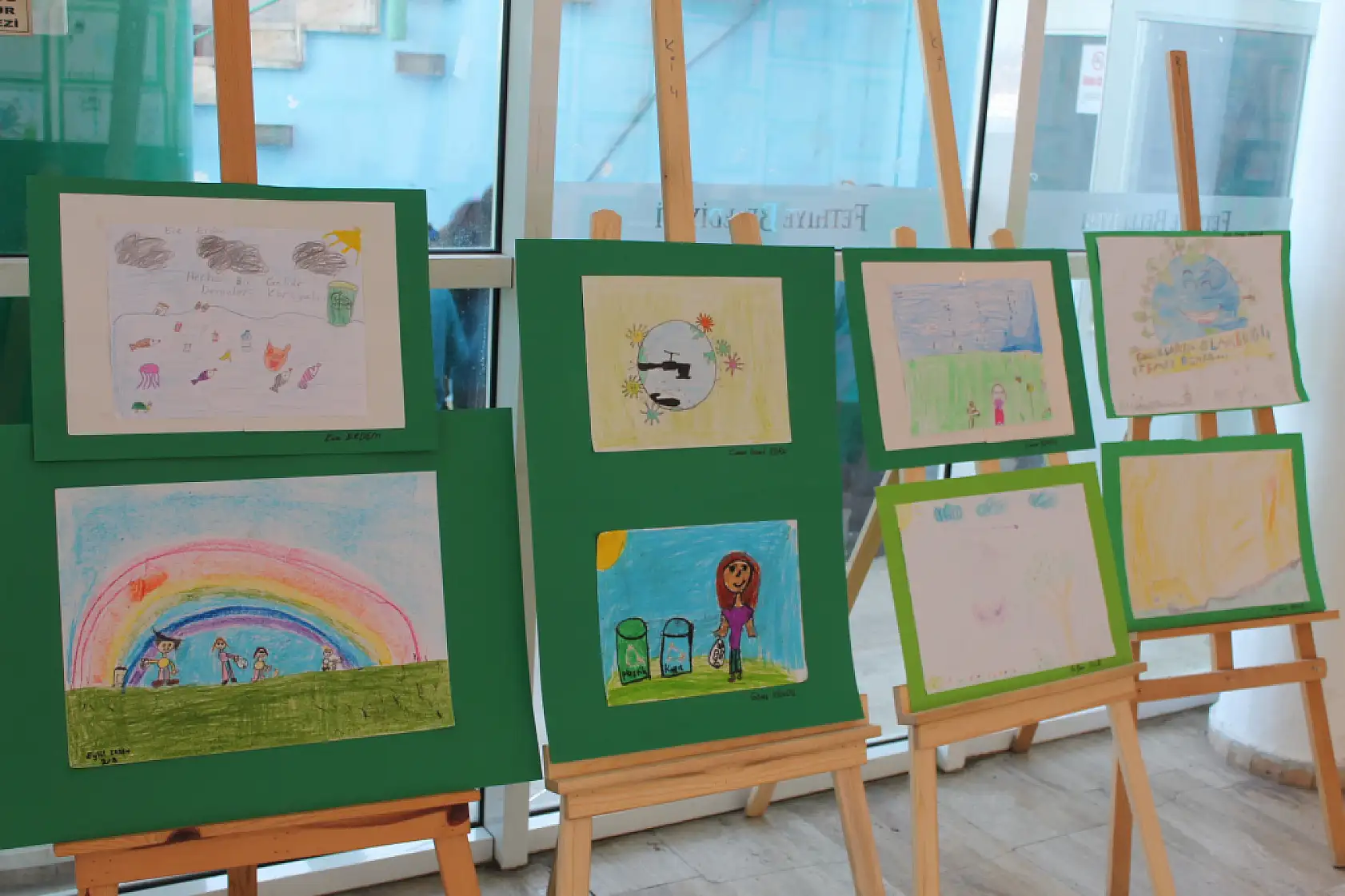 Fethiye Gazi İlkokulu Öğrencilerinden Çevre Temizliği Resim Sergisi