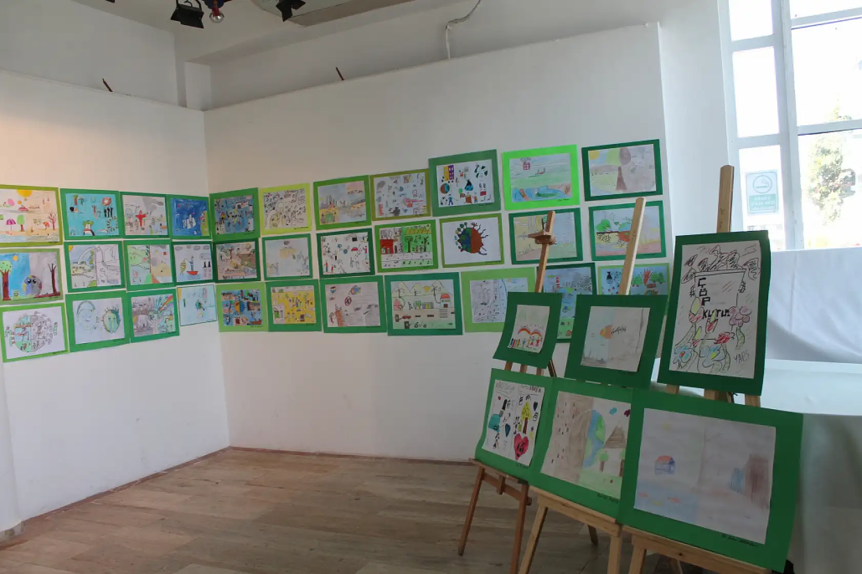 Fethiye Gazi İlkokulu Öğrencilerinden Çevre Temizliği Resim Sergisi