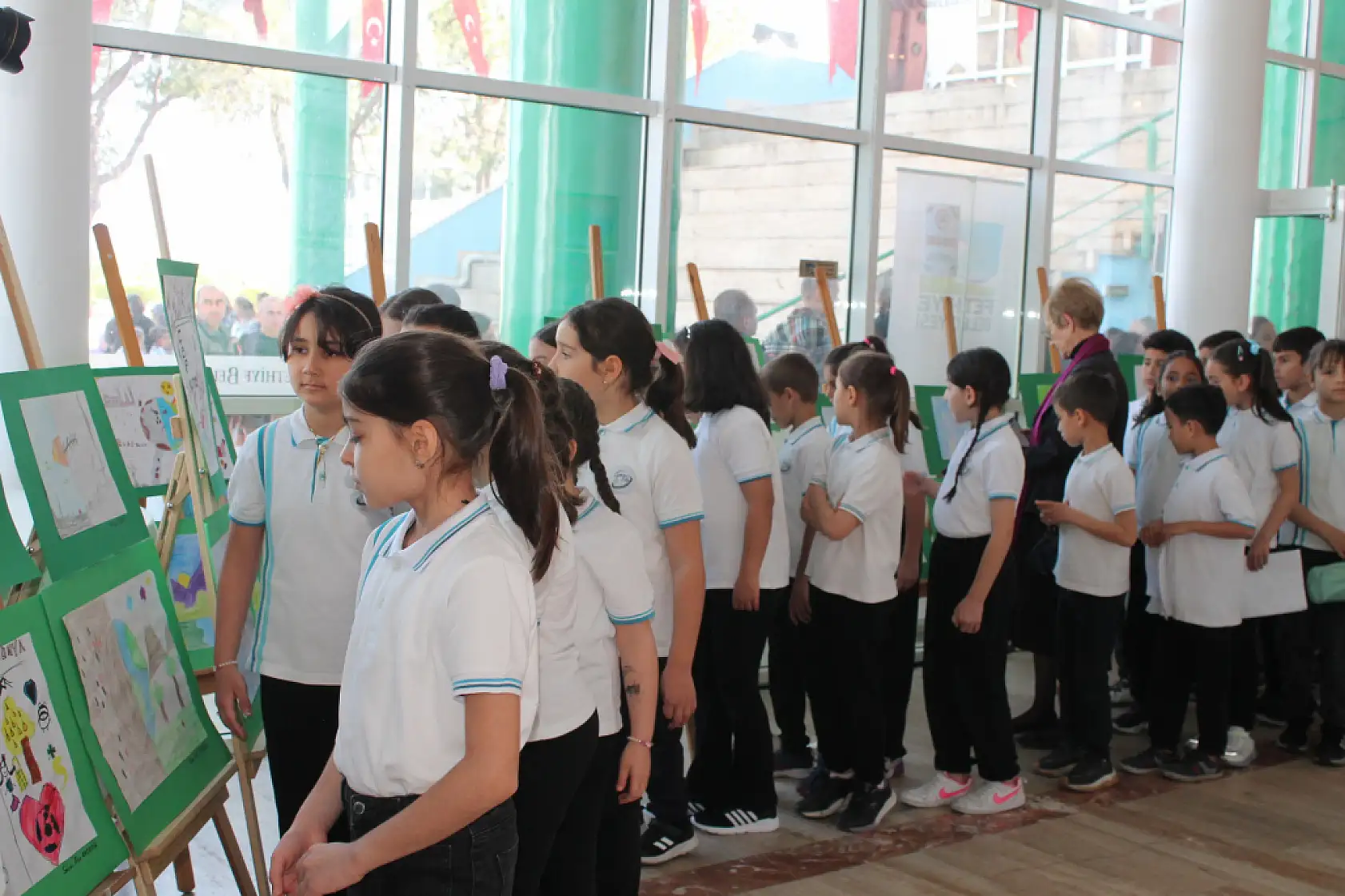 Fethiye Gazi İlkokulu Öğrencilerinden Çevre Temizliği Resim Sergisi