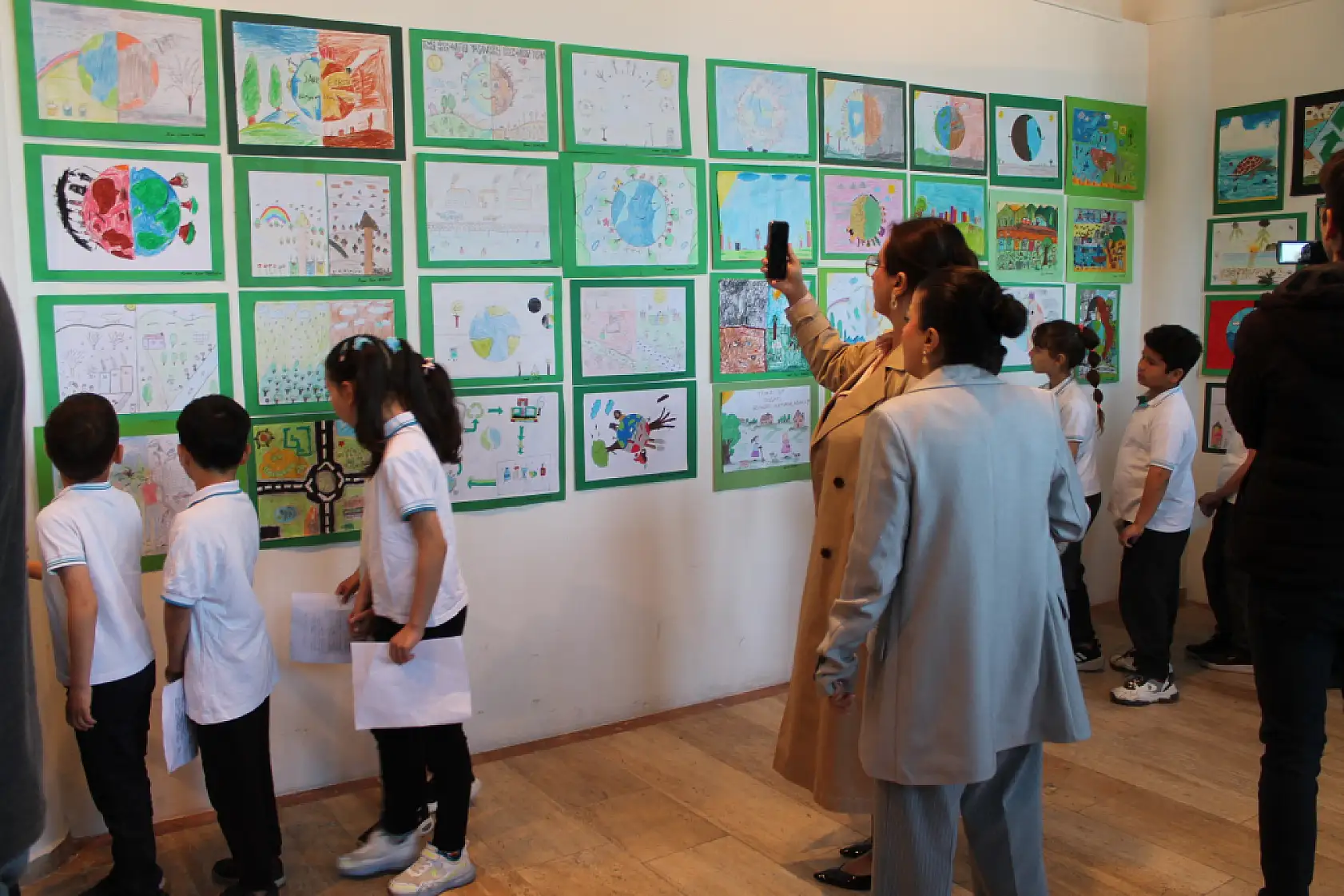 Fethiye Gazi İlkokulu Öğrencilerinden Çevre Temizliği Resim Sergisi