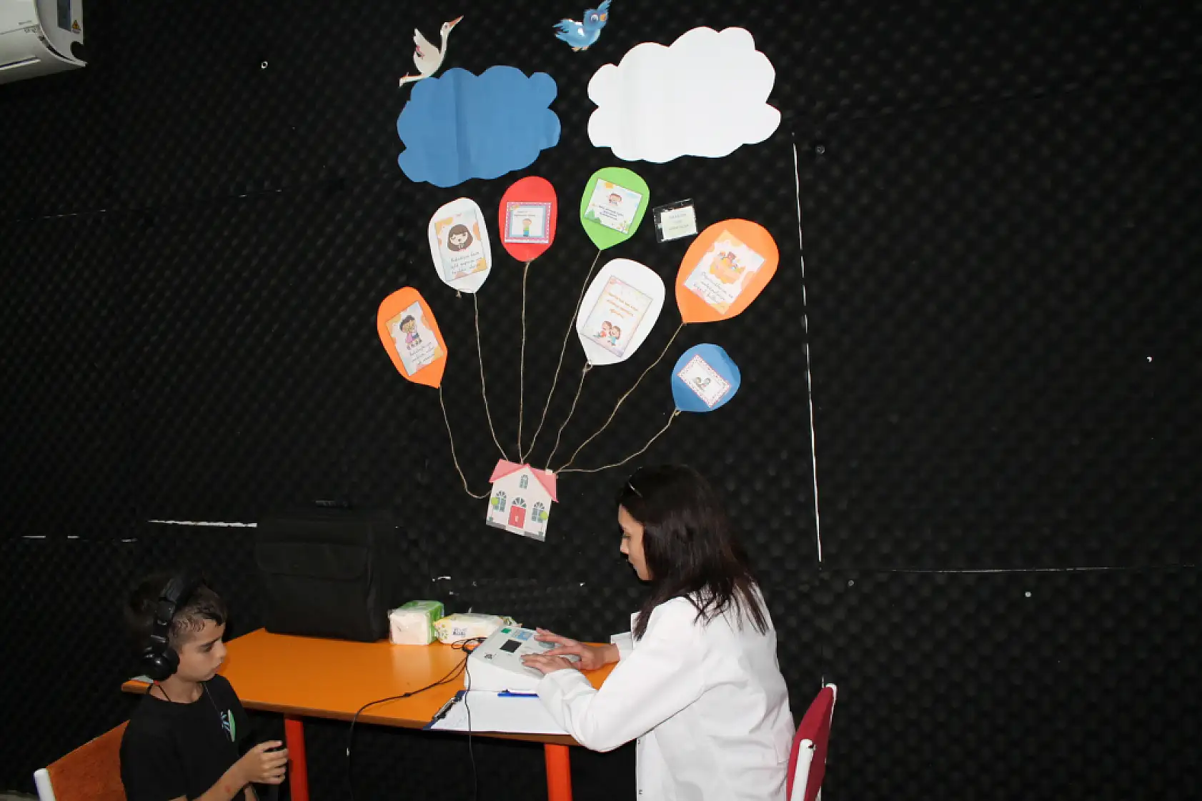 Eğitimde sağlık odaklı proje: Fethiye Nursel Özdemir Kurumları'nda işitme testleri