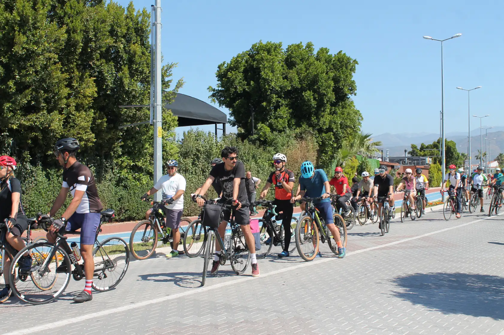 Fethiye'de bisikletçiler trafik kazasında kaybettikleri arkadaşları için bir arada