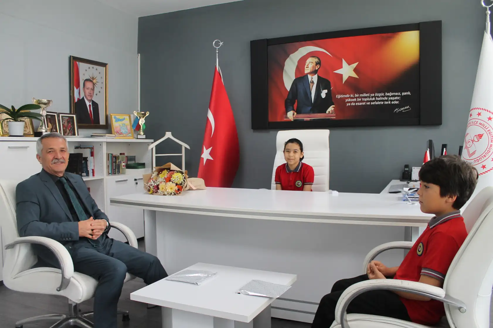 Fethiye İlçe Milli Eğitim Müdürü Kaya, koltuğunu öğrencilere bıraktı