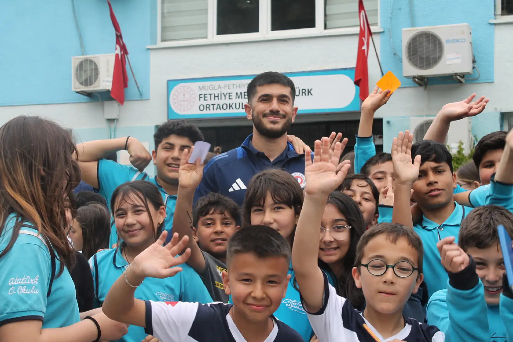 Fethiyespor, Merkez Atatürk Ortaokulu Öğrencileri İle Futbol Maçında Karşılaştı