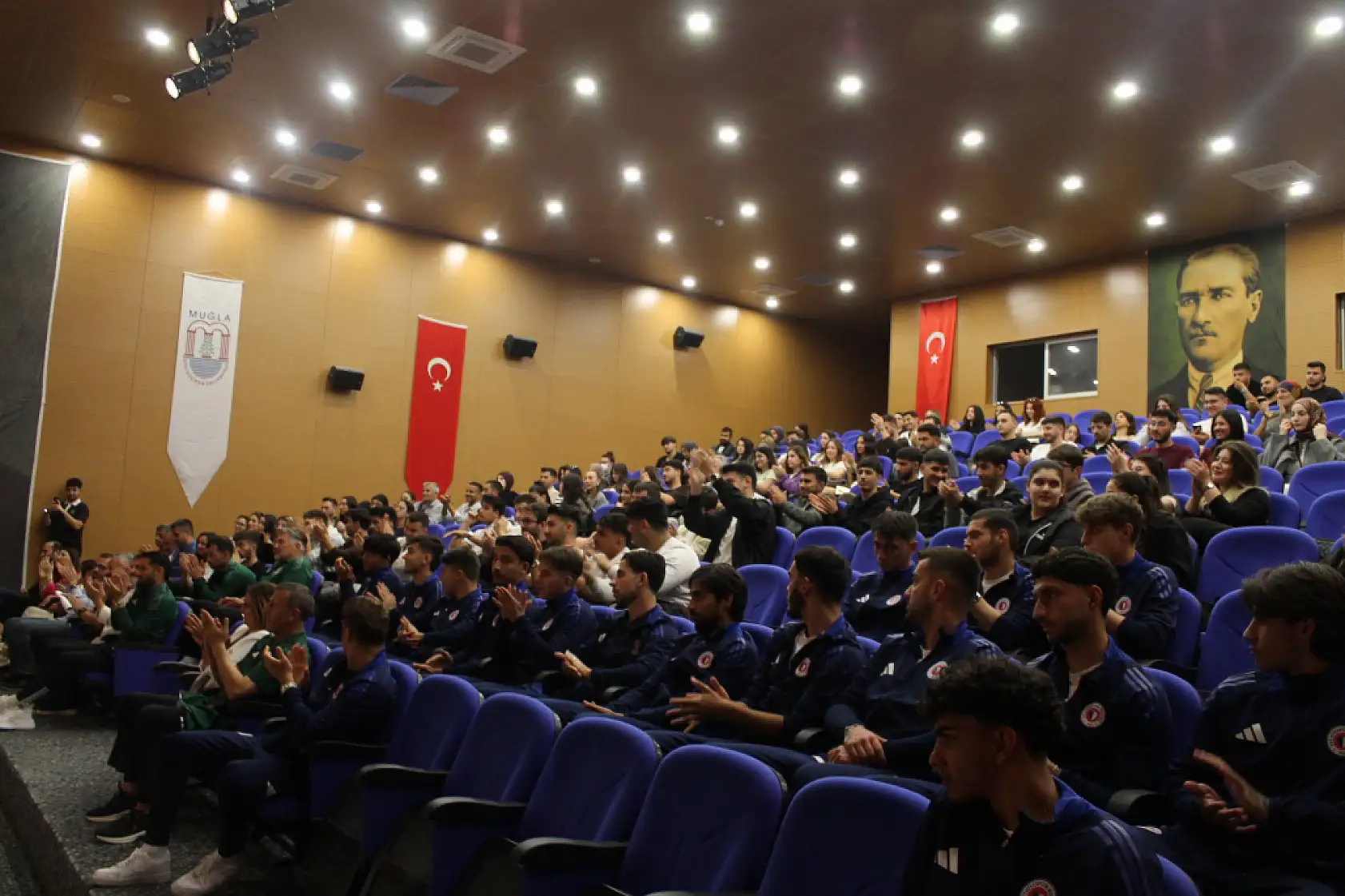 Fethiyespor, İşletme Fakültesi öğrencileri ile söyleşi gerçekleştirdi