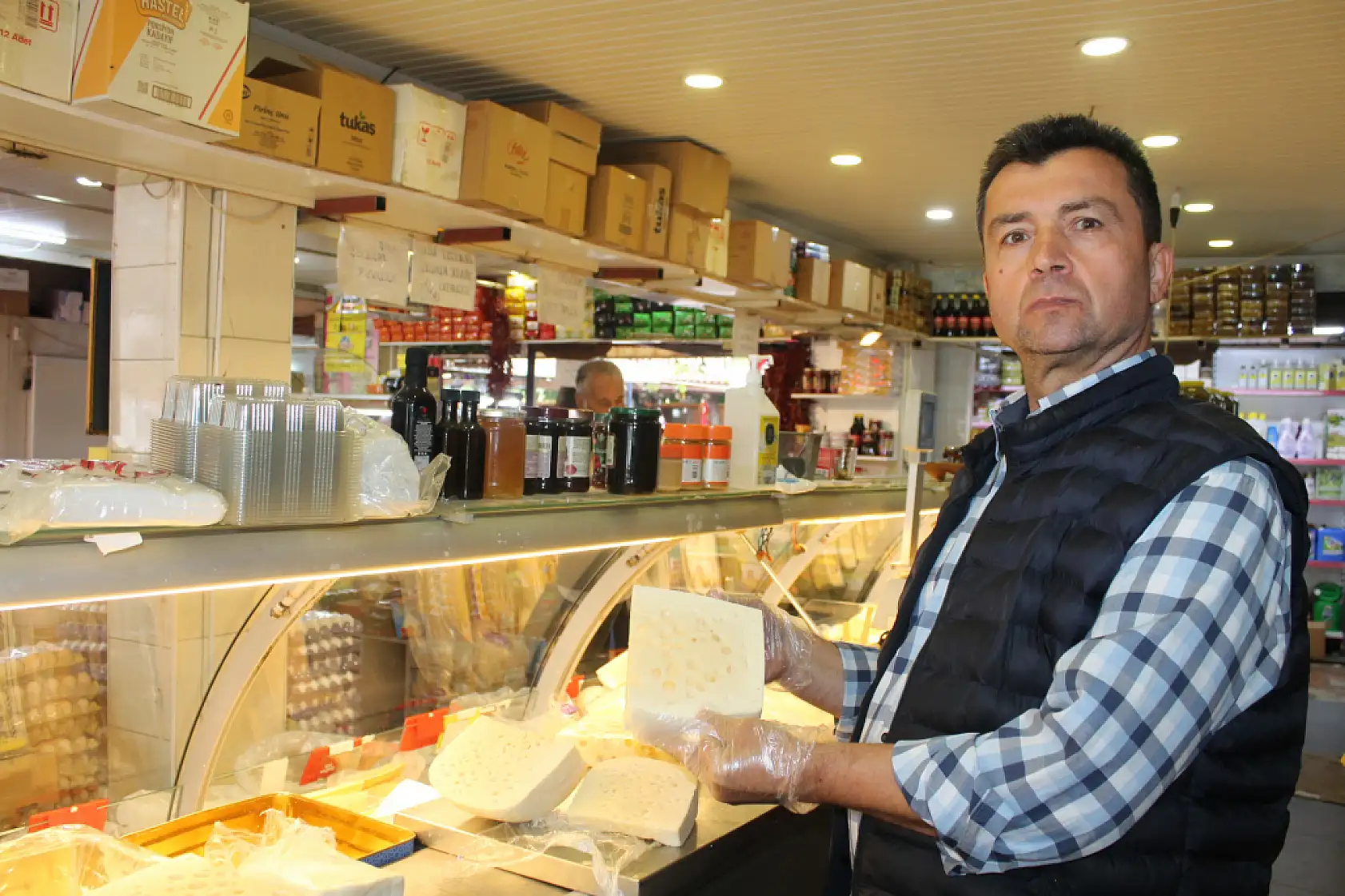 Fethiye'de gerçek ve sahte peynir nasıl anlaşılır? Esnaf maddelerle anlattı