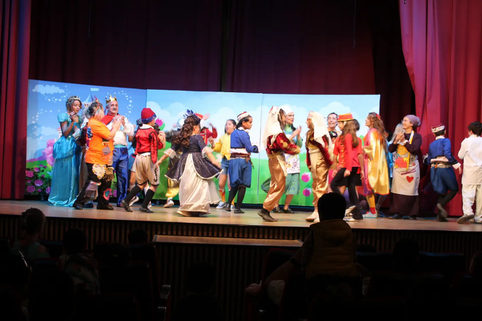 Fethiye'de 'Uzak Diyarların Güzel Prensesi' çocuklarla buluştu