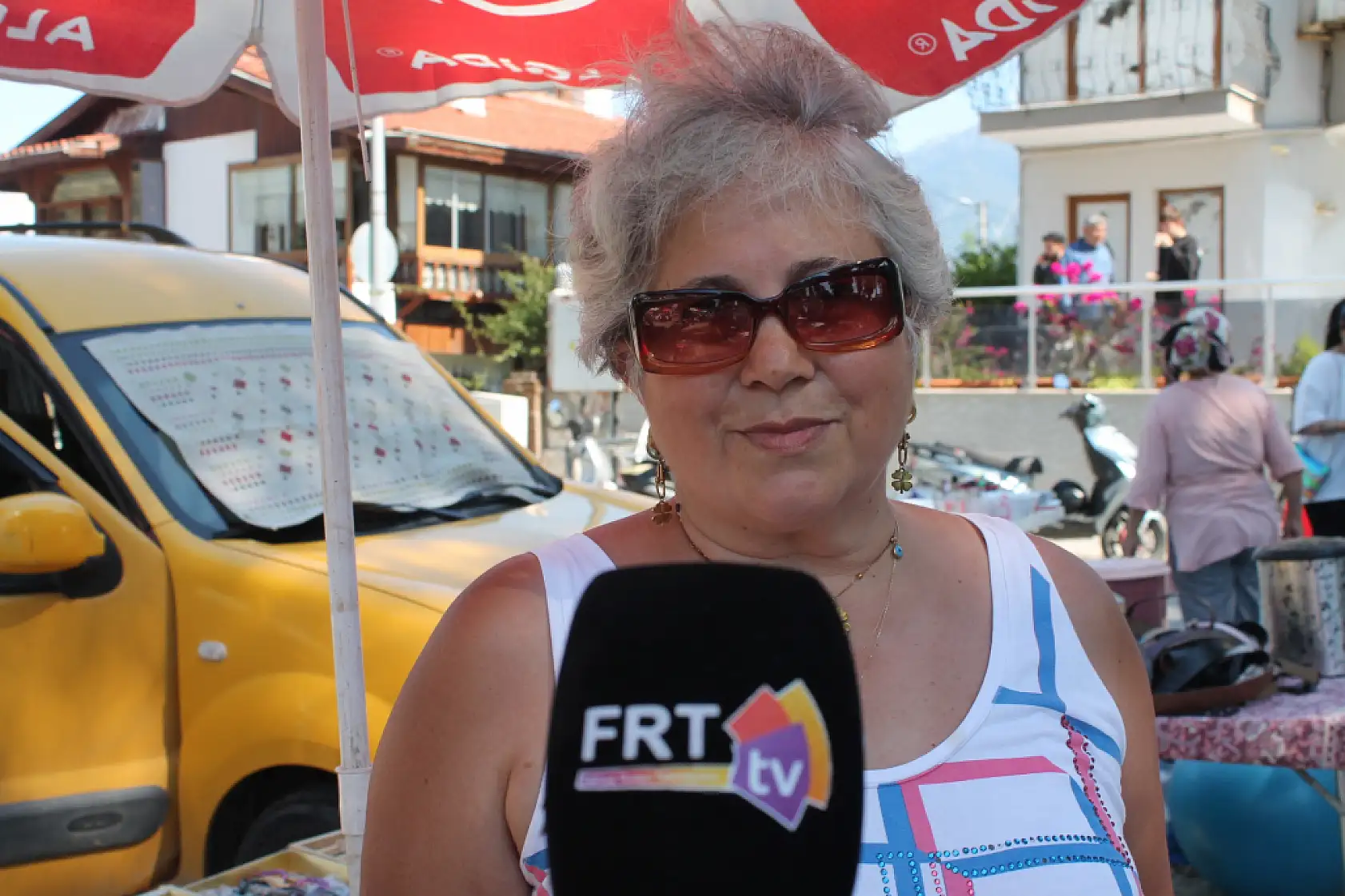 Fethiye'de sıcak hava ikinci el pazarına yaradı