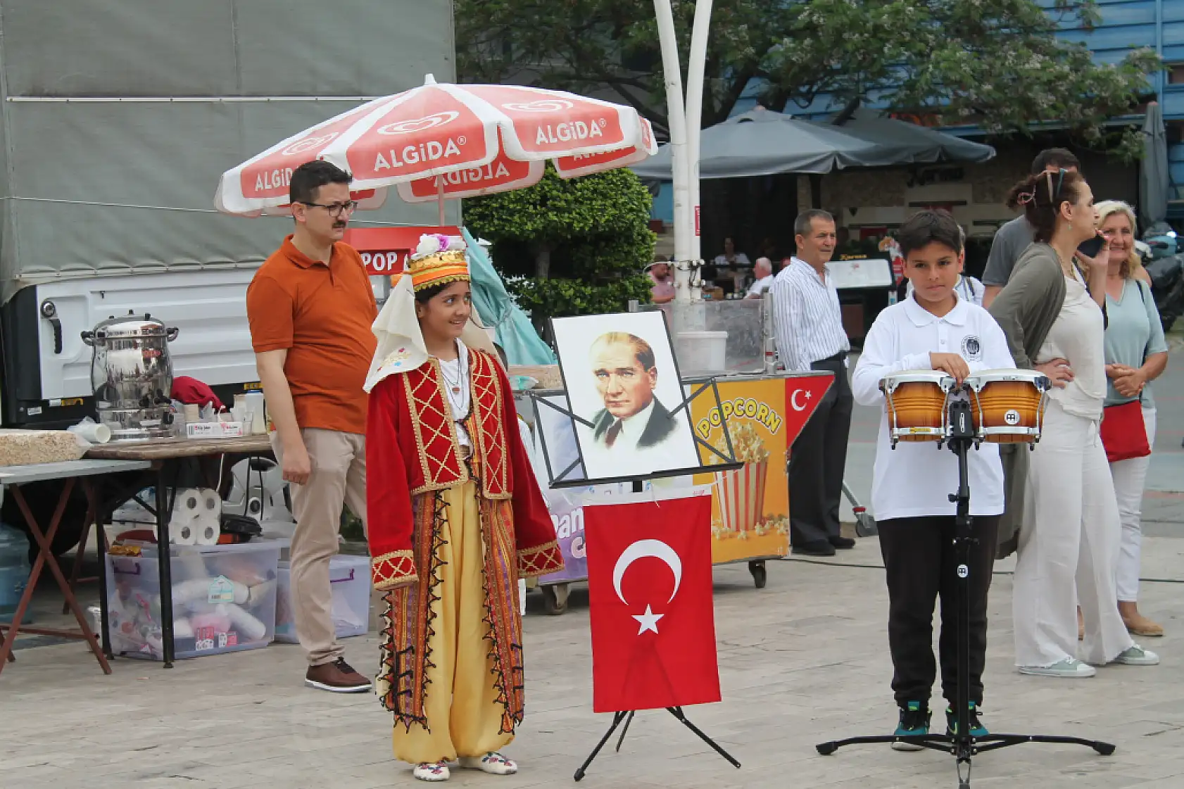 Fethiye Beşkaza Meydanı'nda FETAV Tarafından Anneler Günü Kutlaması