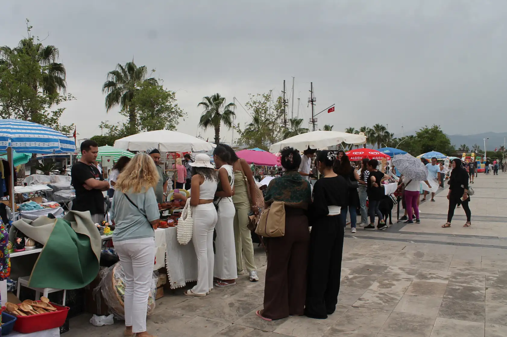 Fethiye Beşkaza Meydanı'nda FETAV Tarafından Anneler Günü Kutlaması