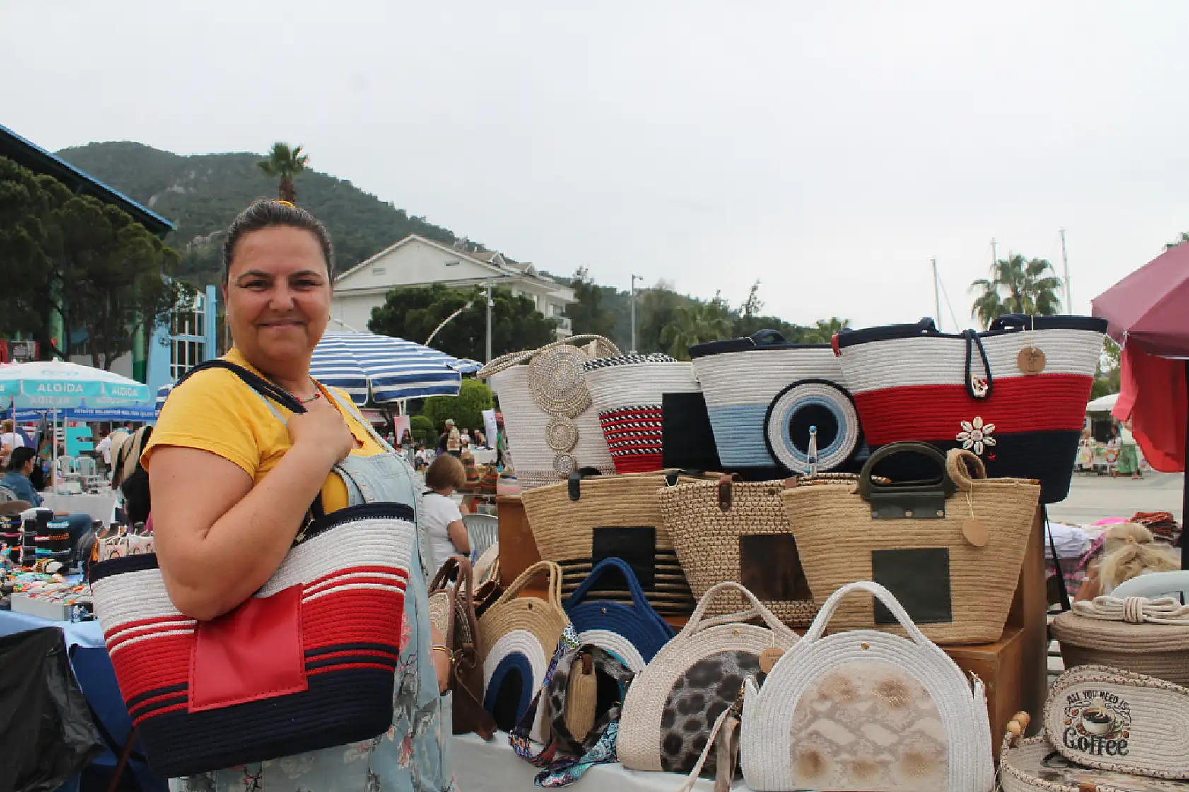 Fethiye Beşkaza Meydanı'nda FETAV Tarafından Anneler Günü Kutlaması