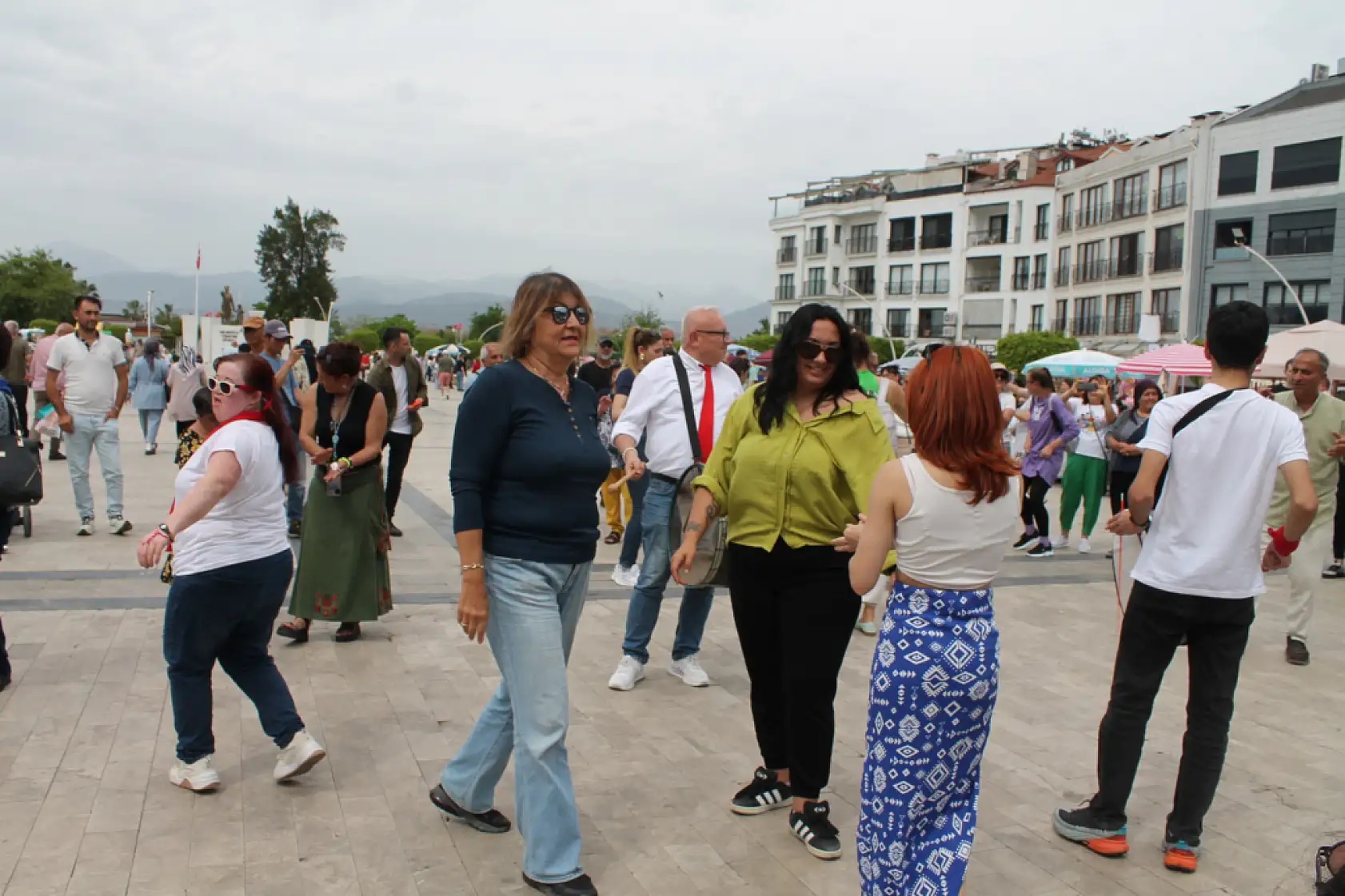 Fethiye Beşkaza Meydanı'nda FETAV Tarafından Anneler Günü Kutlaması