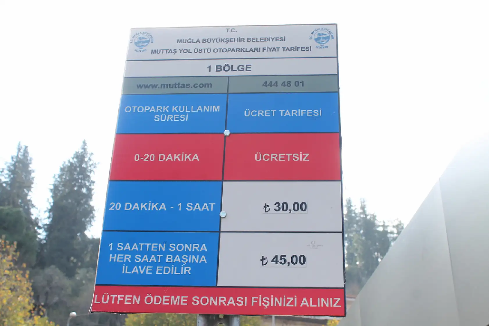 Fethiye'de yol üstü otoparka zam geldi, vatandaşlar tepkili