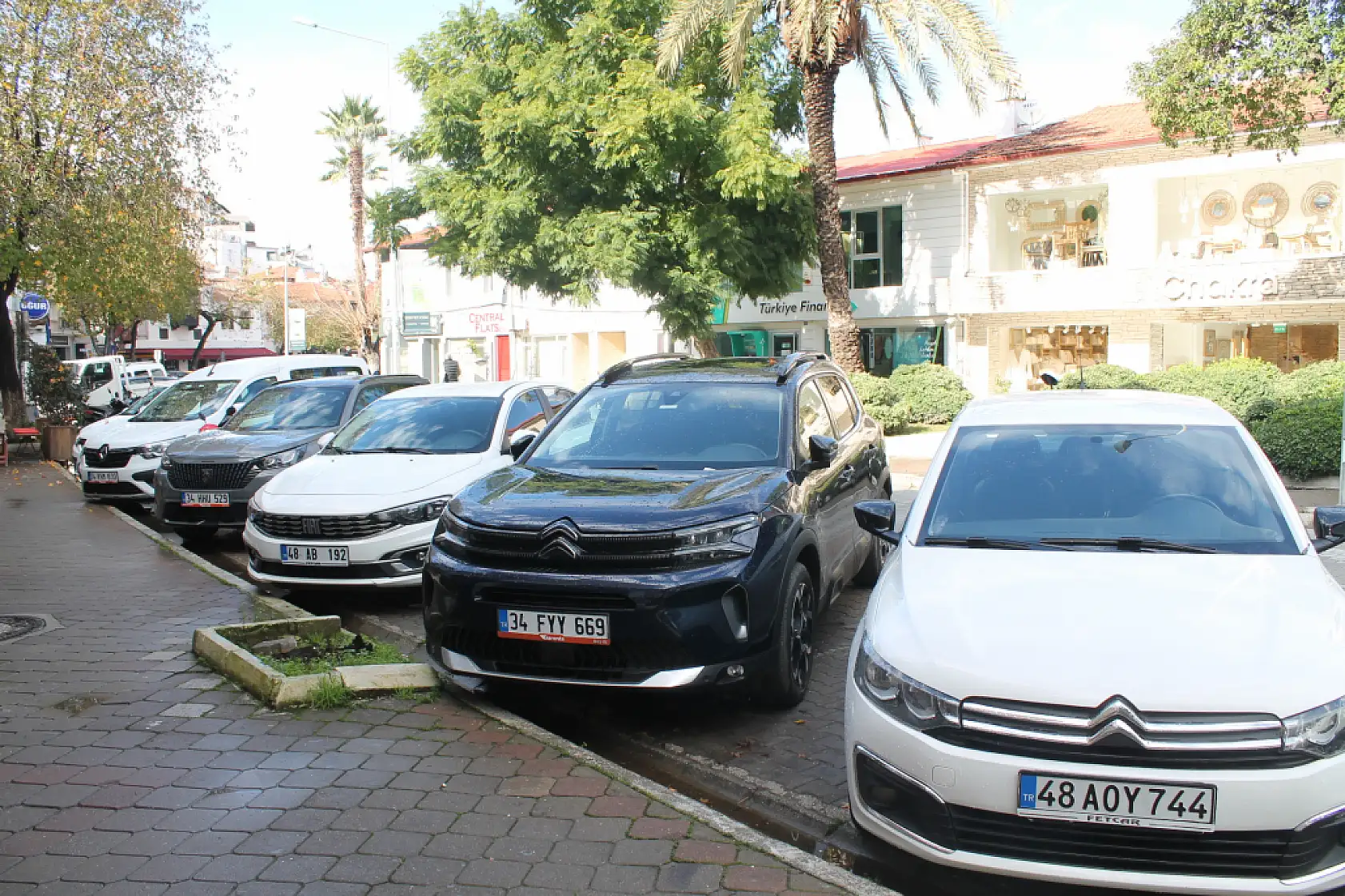 Fethiye'de yol üstü otoparka zam geldi, vatandaşlar tepkili