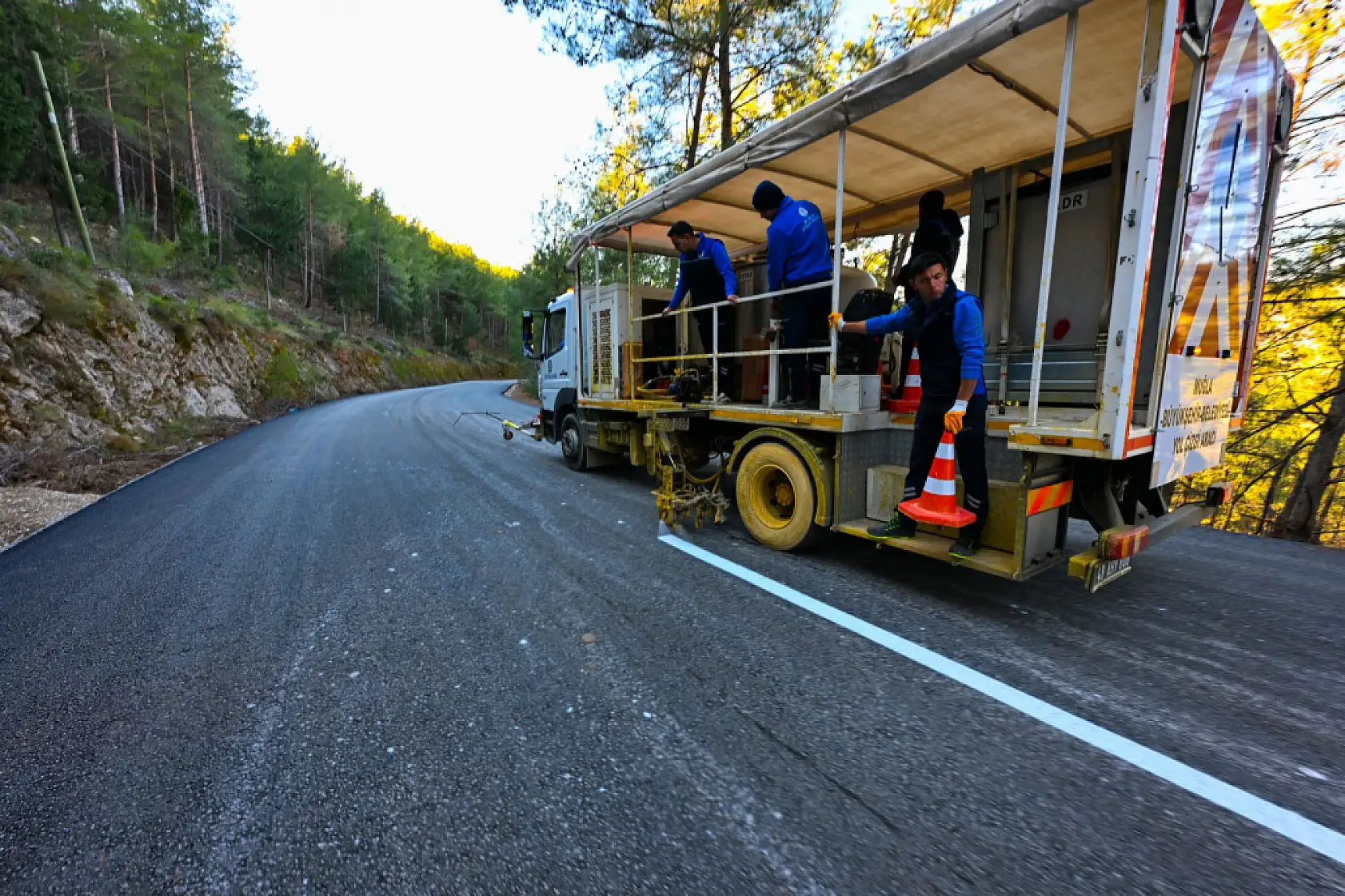 Başkan Alim Karaca Kayaköy'deki Asfalt Çalışmalarını Yerinde İnceledi