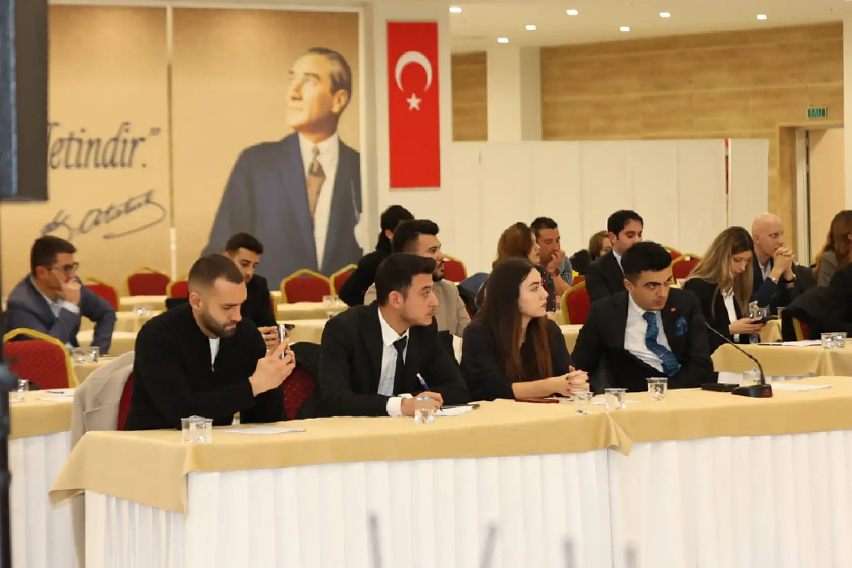 Muğla Büyükşehir Belediyesi Gençlik Meclisi'nin İlk Resmi Toplantısı Gerçekleşti