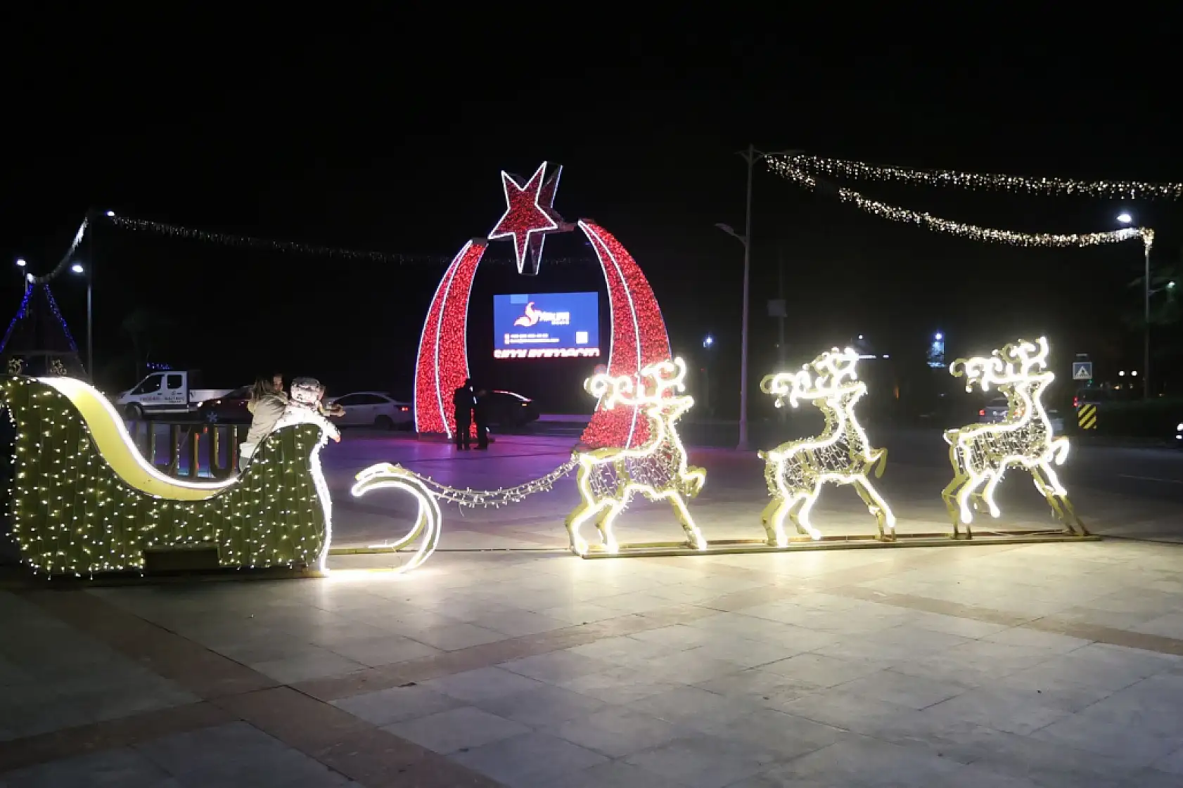 Muğla'da Yeni Yıl Coşkusu Buz Paten Pistiyle Başladı