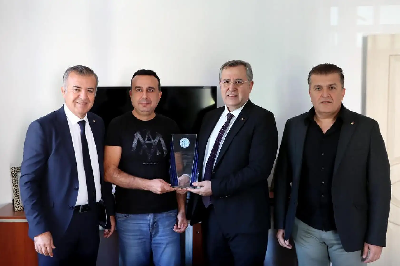 FTSO, Rekortmen Üyelerine Plaketle Teşekkür Etti